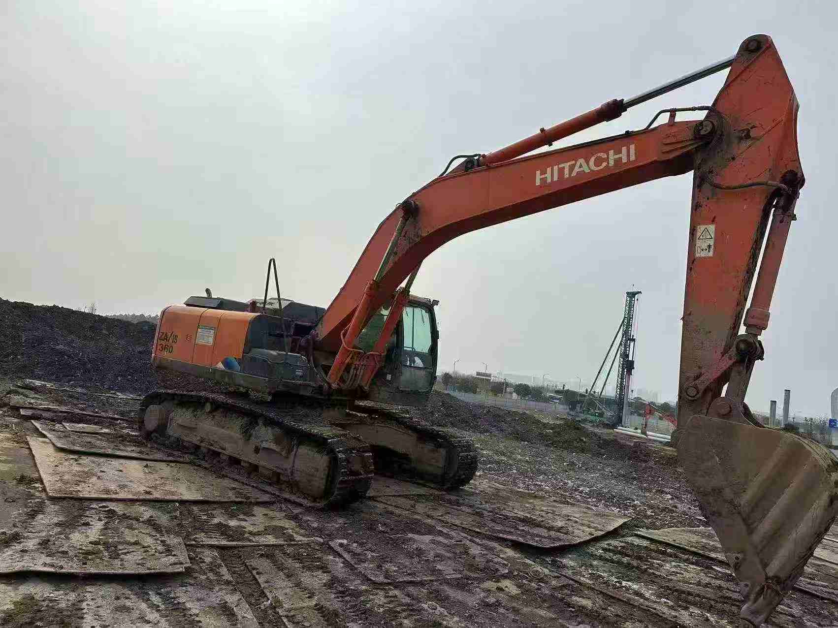 Compre Escavadeira Hitachi ZX300-5A Usada / 2