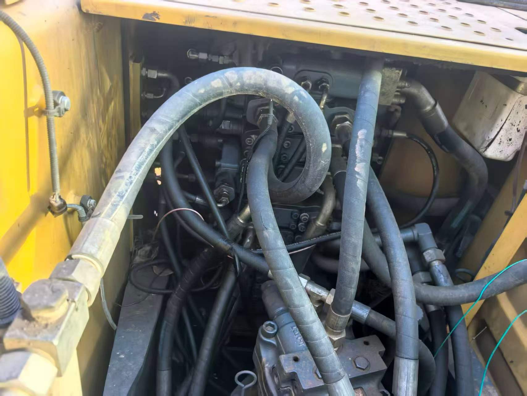 Buy XCMG XE135B Used Excavator / 4