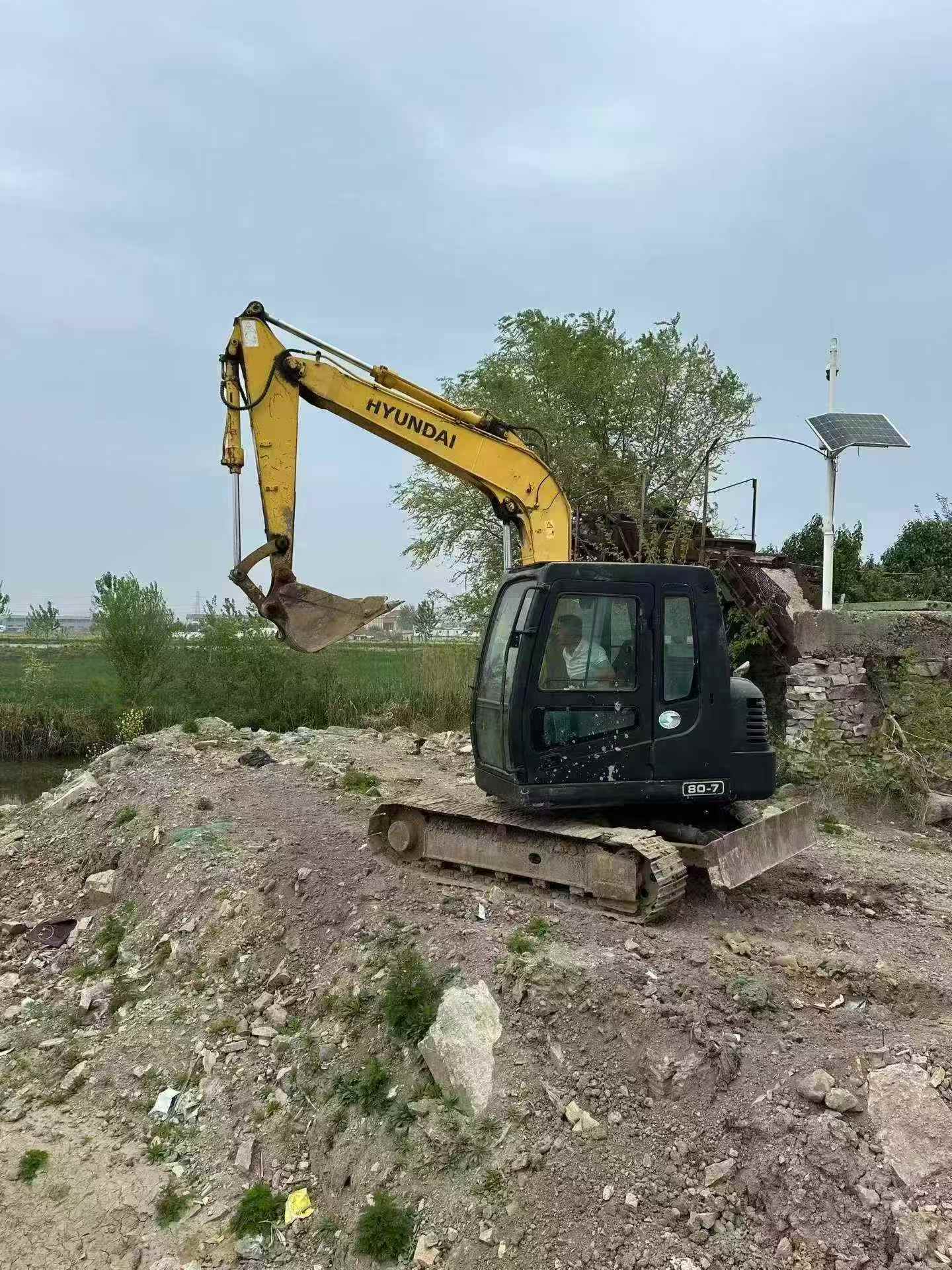 Buy Hyundai R80G Used Excavator / 2