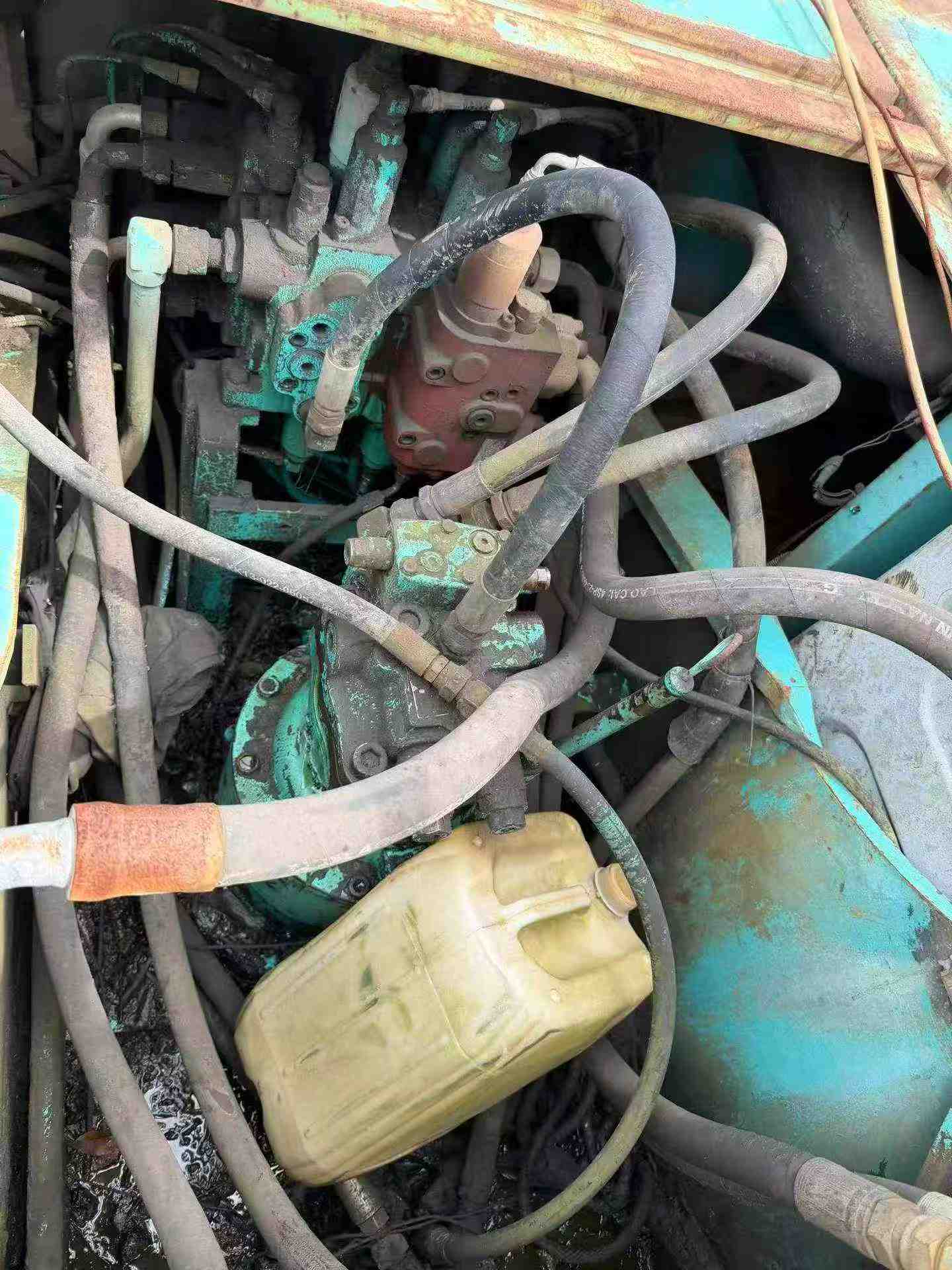 Buy Kobelco SK200-6 Used Excavator / 4