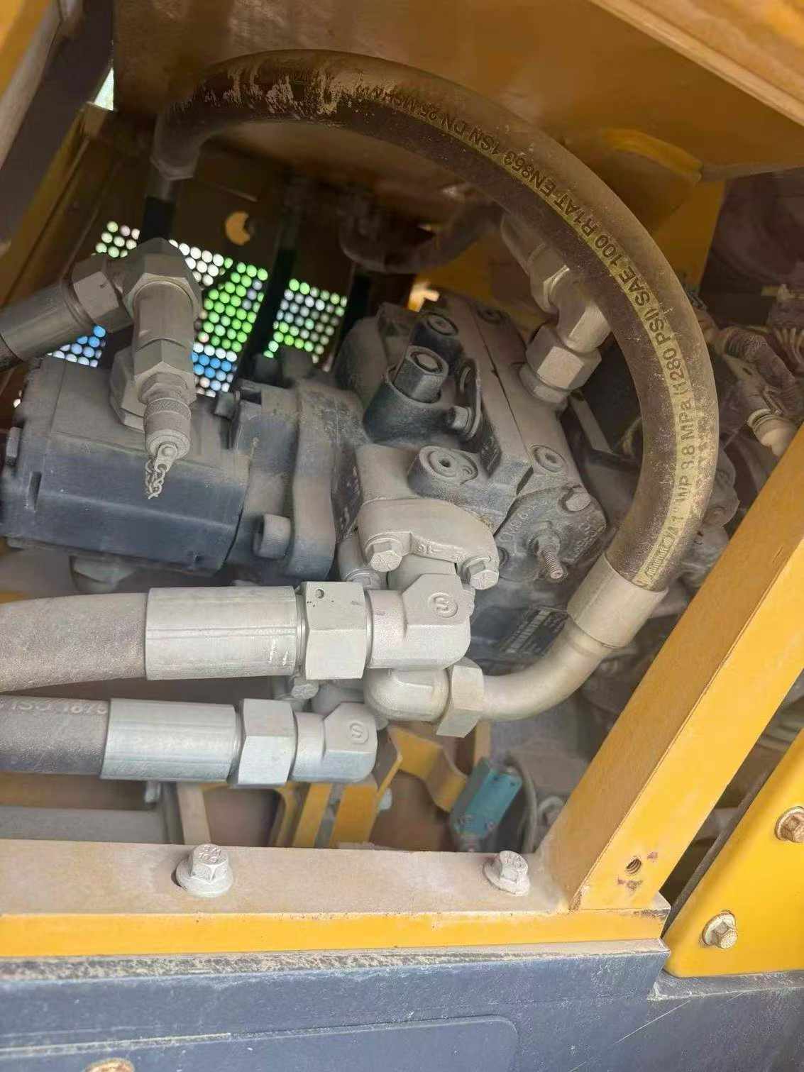 Compre Excavadora XCMG XE2000 Usada / 5