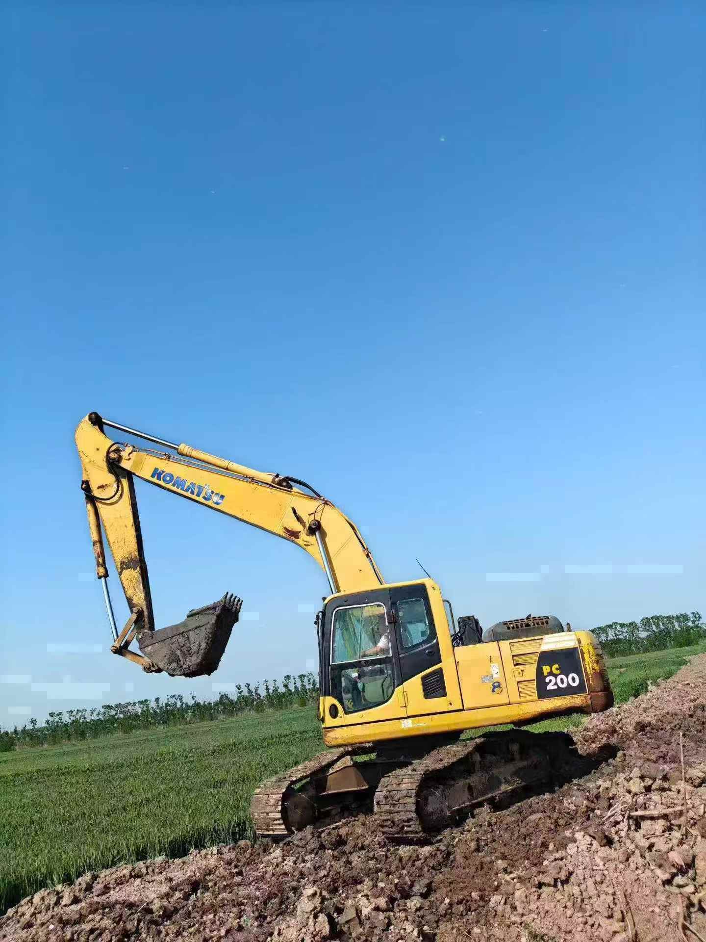 Buy Komatsu PC200-8 Used Excavator / 2