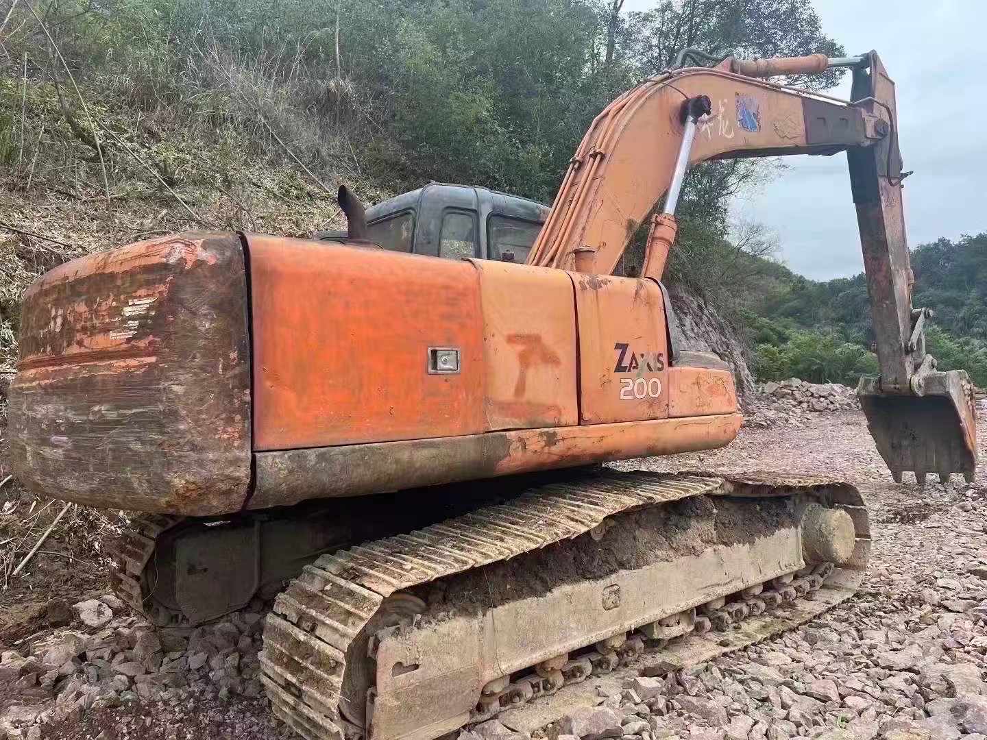 Buy Hitachi ZX200-6 Used Excavator / 2