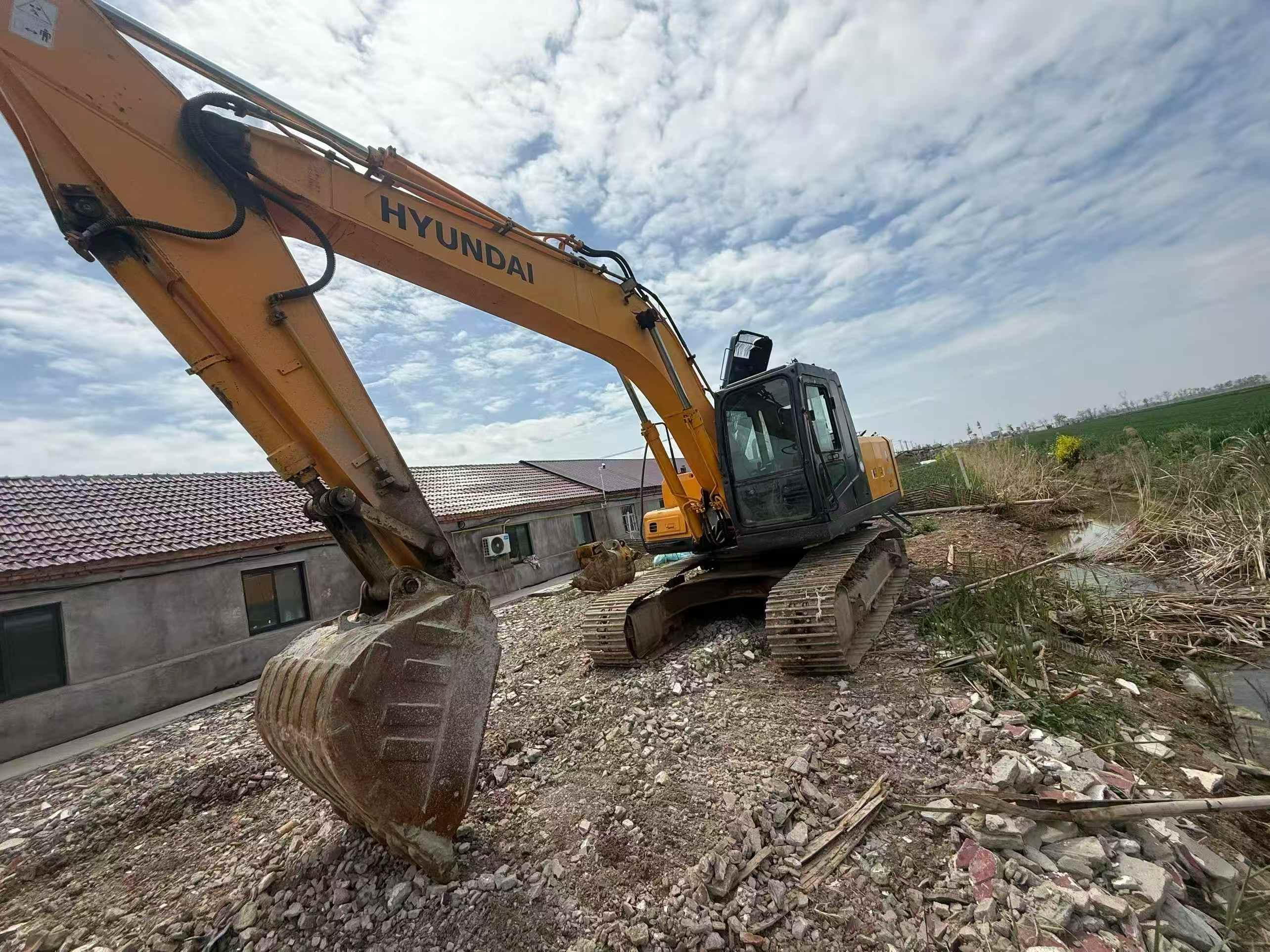 Buy Hyundai R215-7 Used Excavator / 3