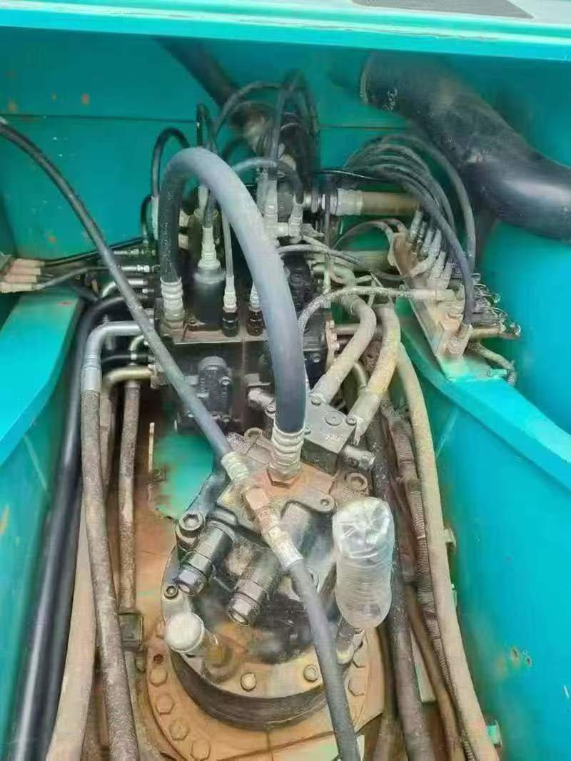 Buy Kobelco SK200-2 Used Excavator / 6