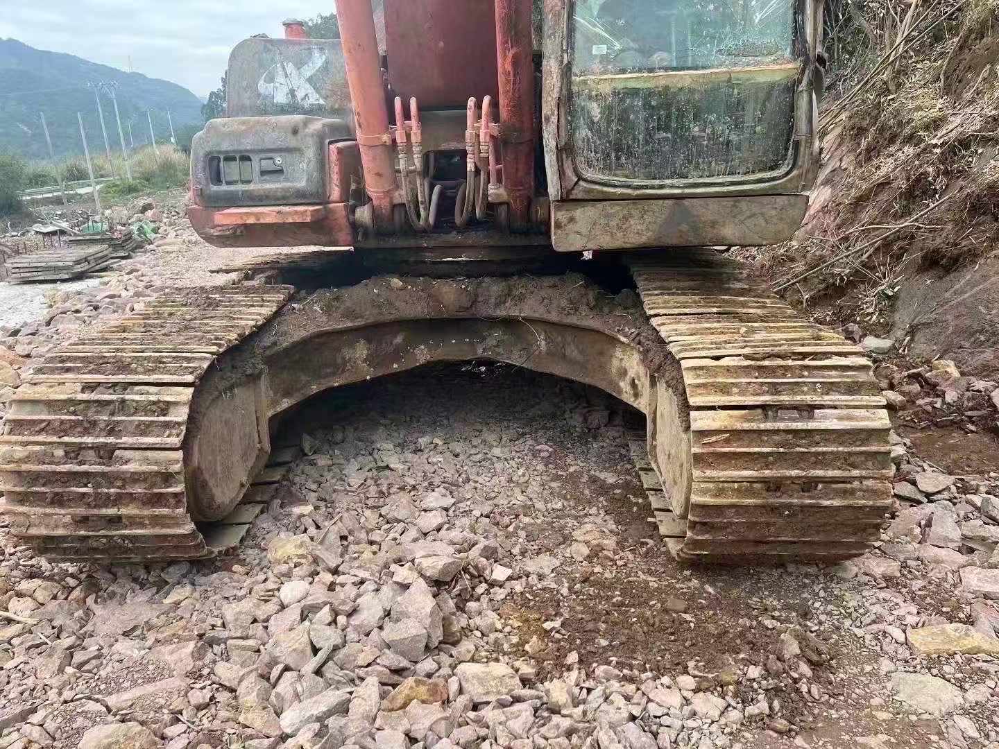 Buy Hitachi ZX200-6 Used Excavator / 9