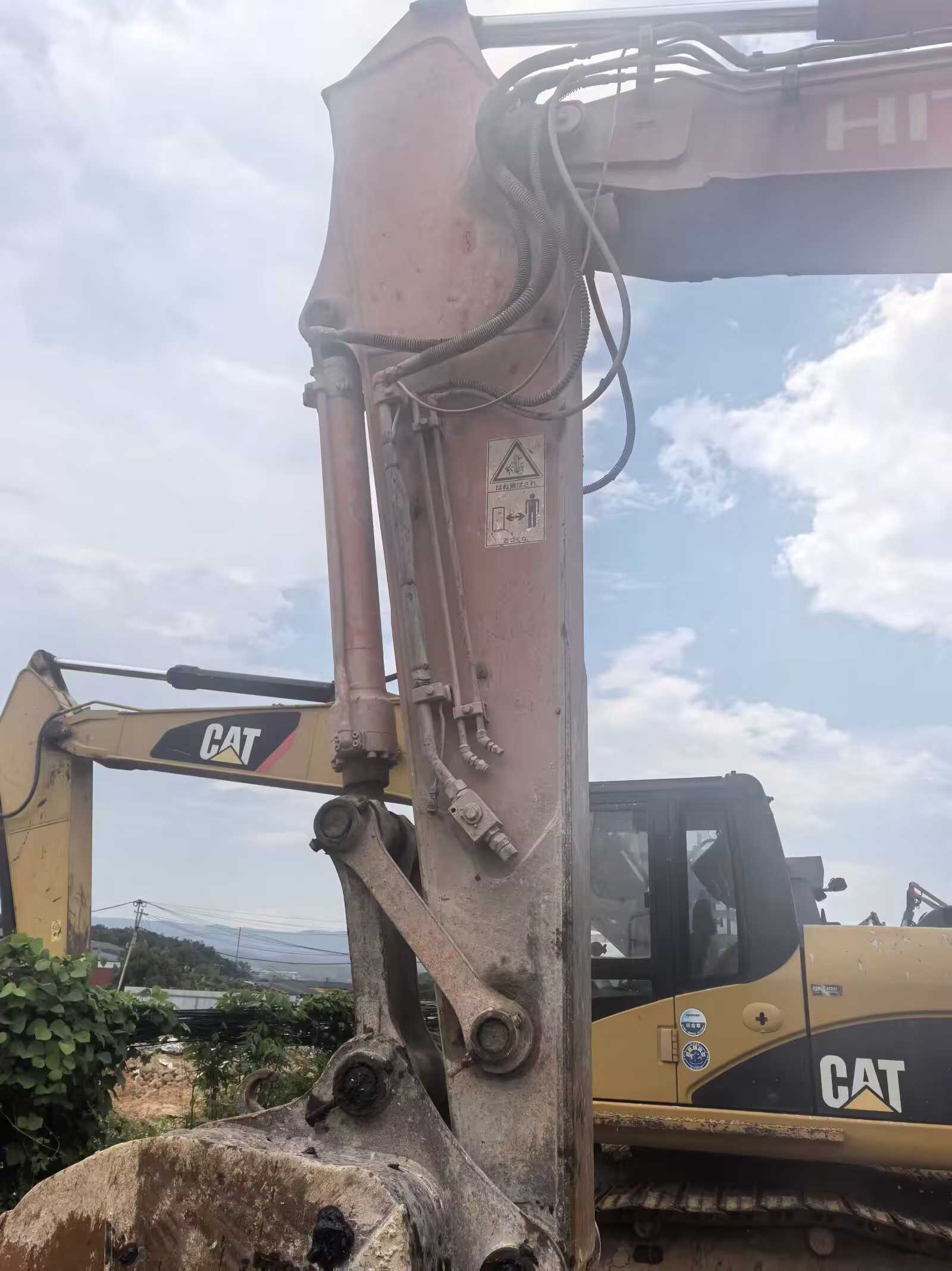 Buy Hitachi EX200-3 Used Excavator / 2