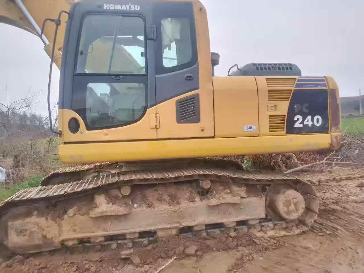 Buy Komatsu PC200-8 Used Excavator / 4