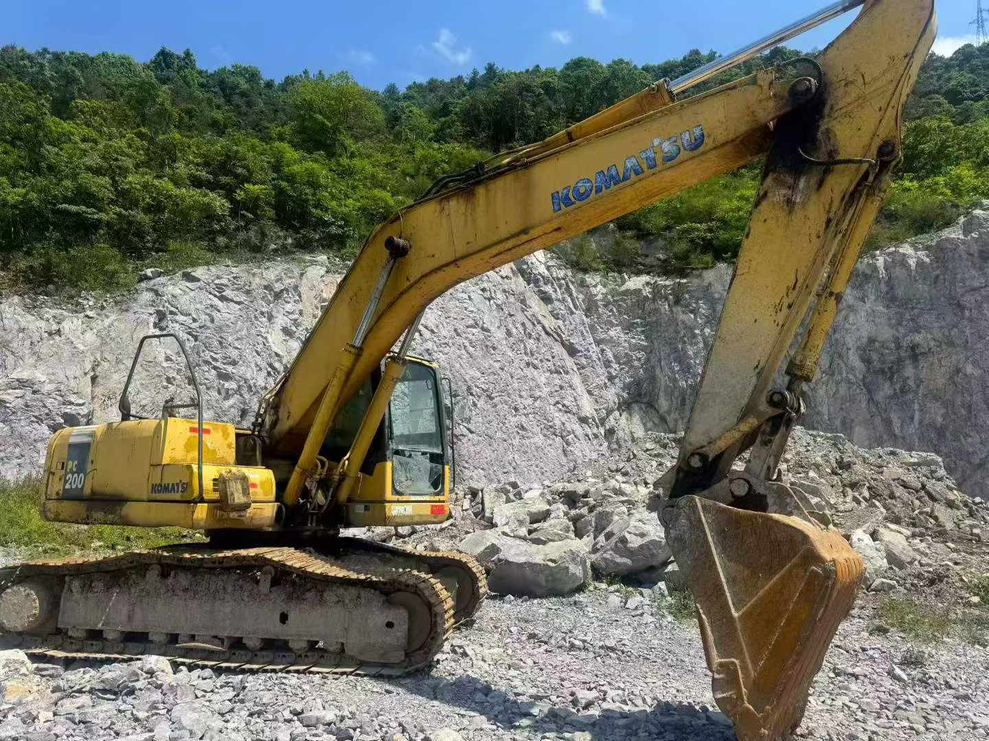 Buy Komatsu PC200-7 Used Excavator / 2