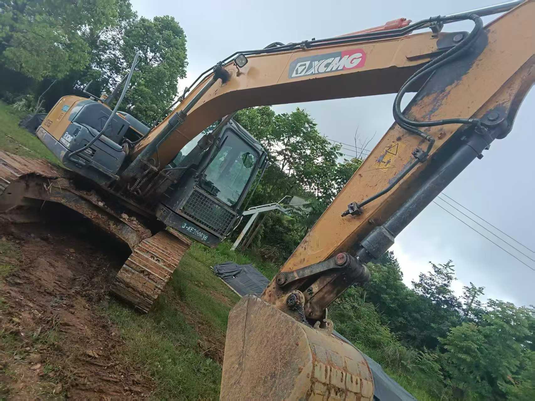 Buy 徐工 XE135B Used Excavator
