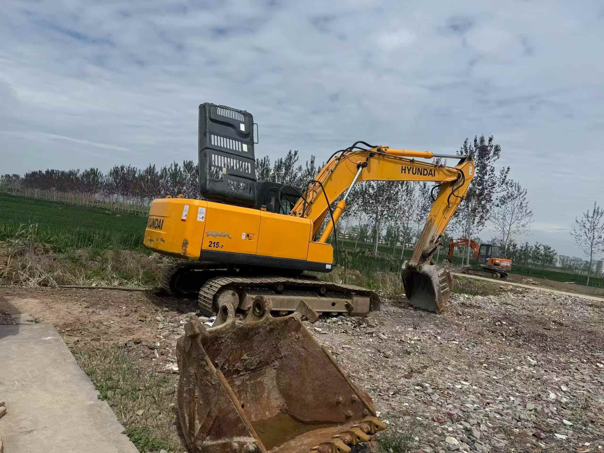Buy Hyundai R215-7 Used Excavator / 2