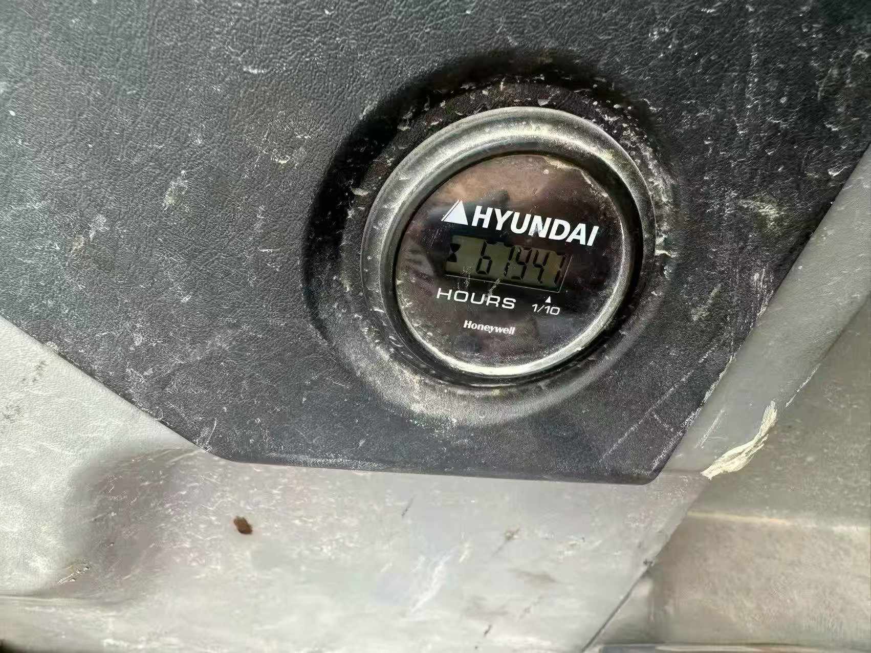 شراء حفارة Hyundai R205VS مستعملة / 9