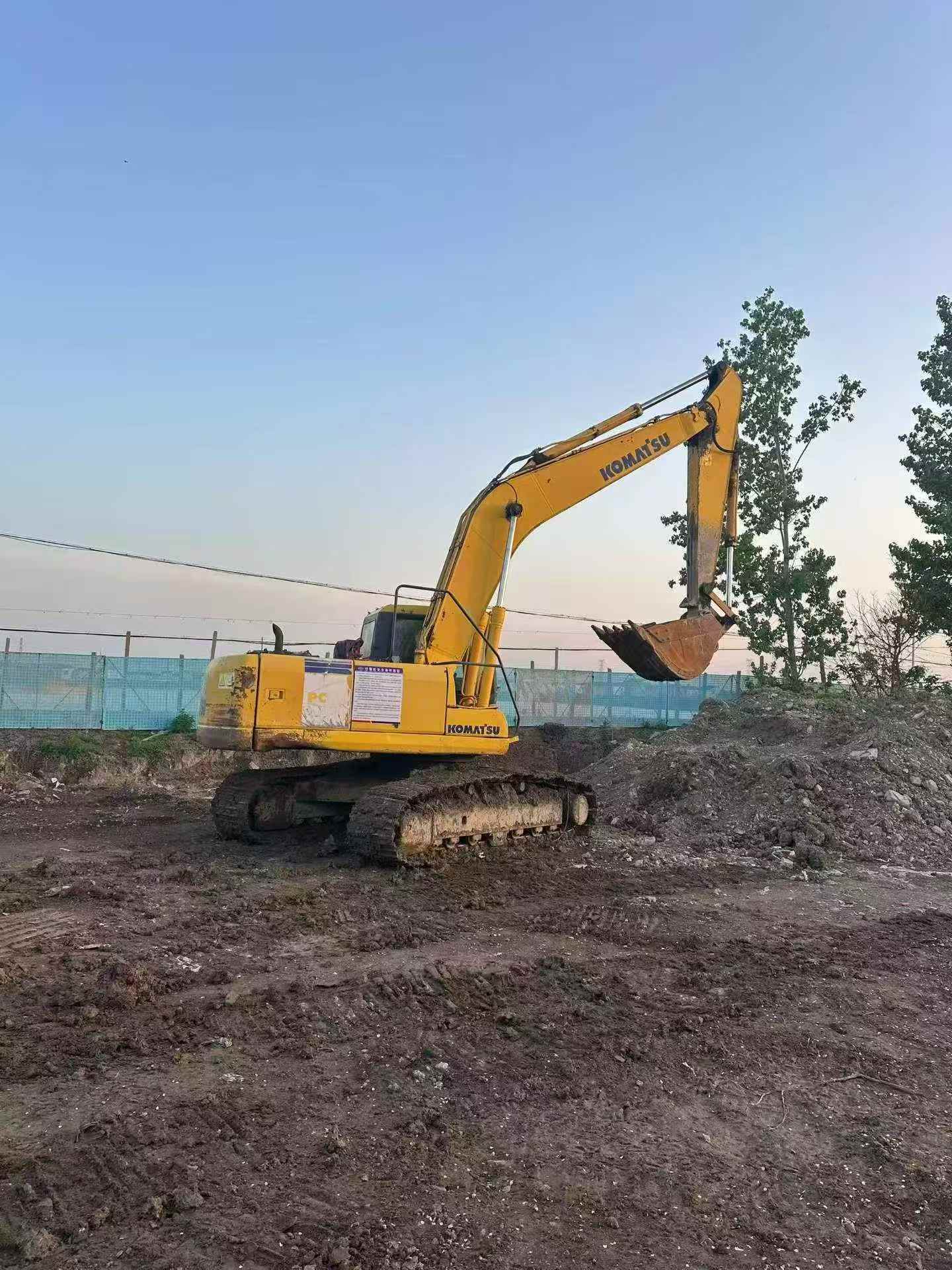 Buy Komatsu PC200-7 Used Excavator / 2