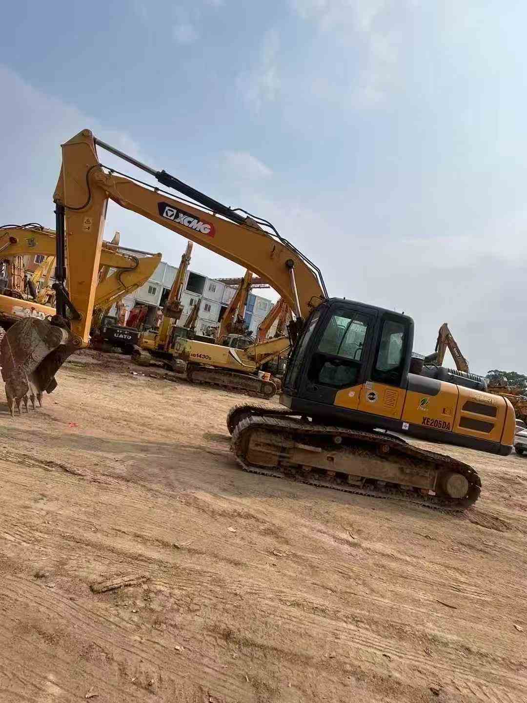 Buy XCMG XE205DA Used Excavator / 2