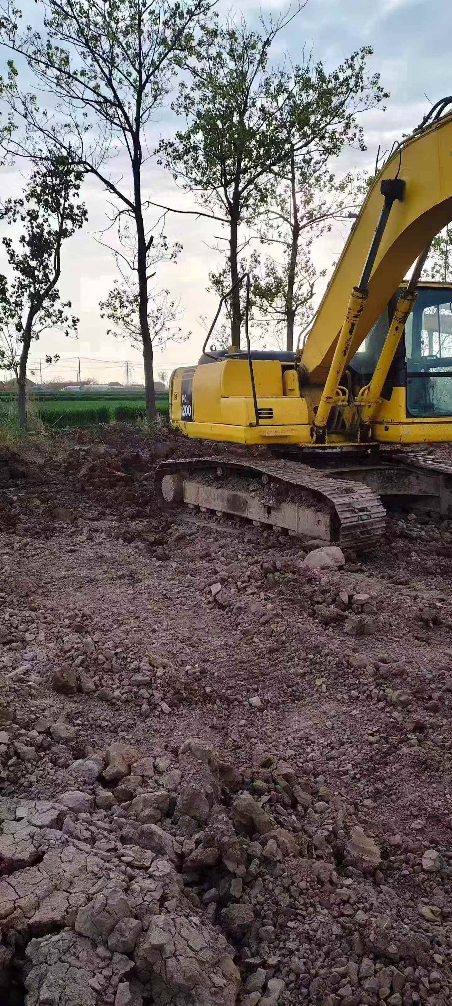 Buy Komatsu PC200-7 Used Excavator / 3