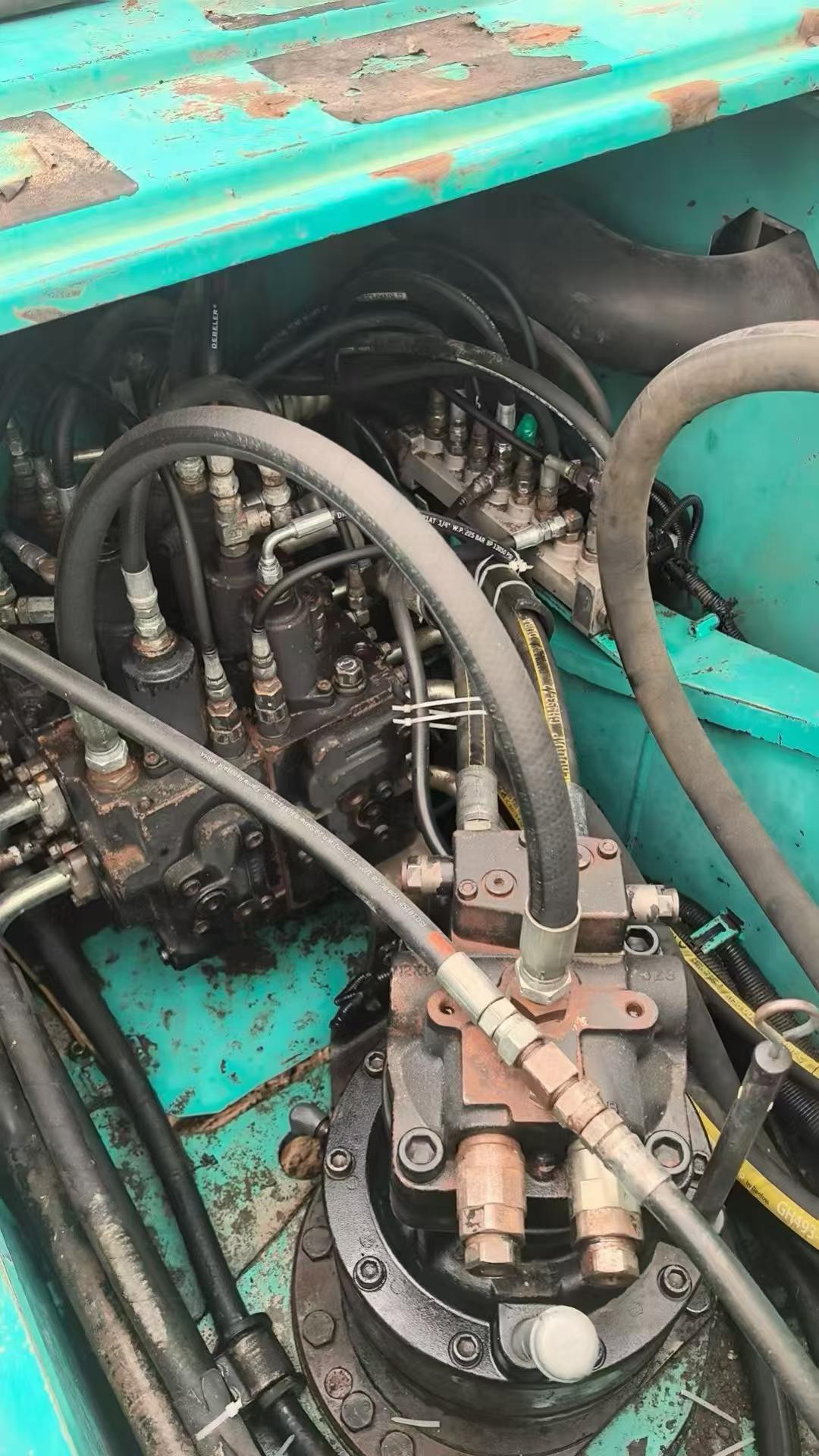 Buy Kobelco SK200-2 Used Excavator / 6