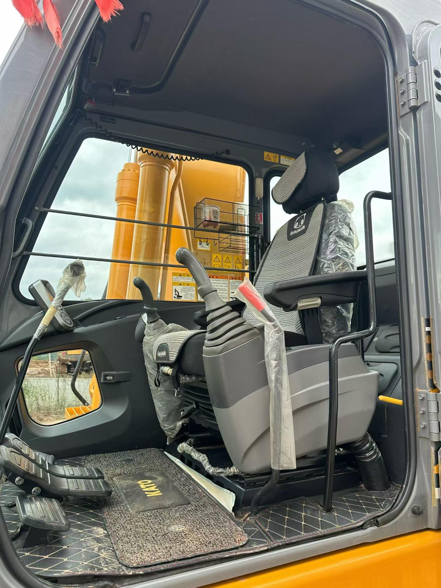 Buy Kato HD820 Used Excavator / 5