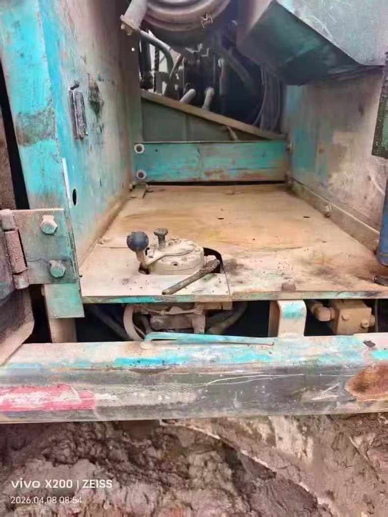 Buy Kobelco SK200 Used Excavator / 4