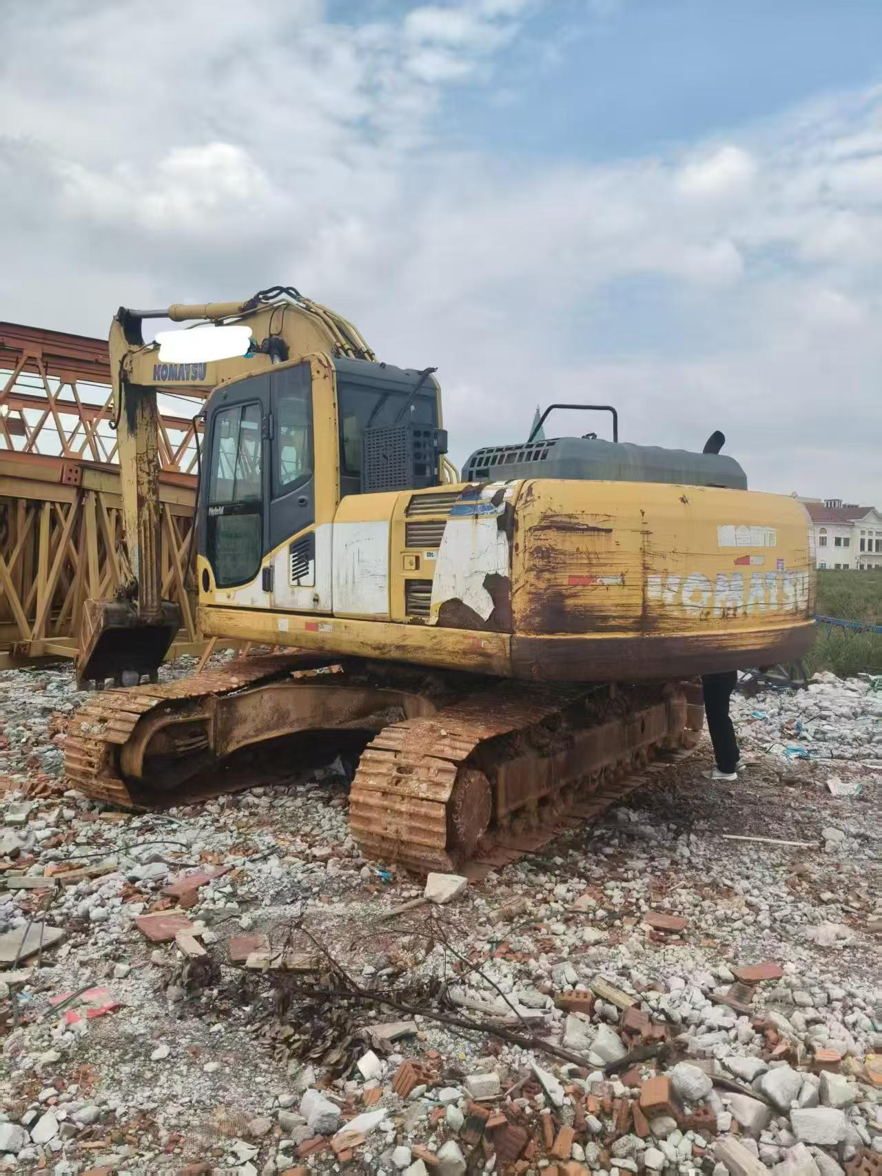 Buy Komatsu HB215LC-1 Used Excavator / 8