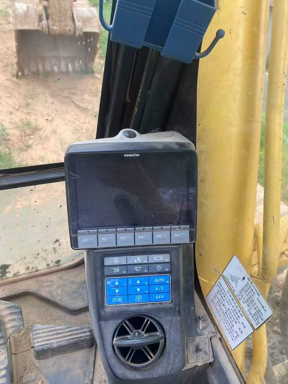 شراء حفارة Komatsu PC200-8 مستعملة / 9