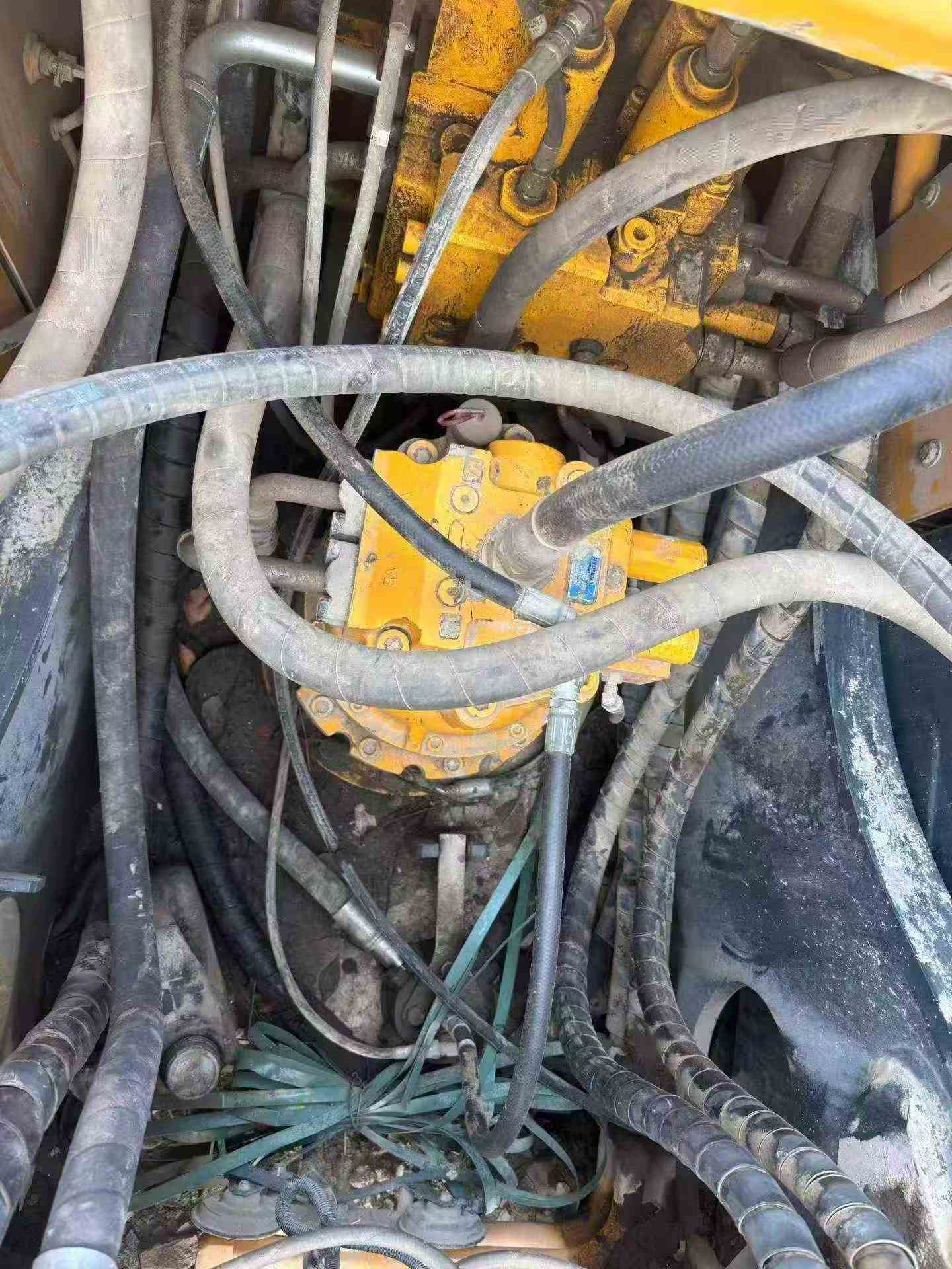 Buy Hyundai R215-7 Used Excavator / 4