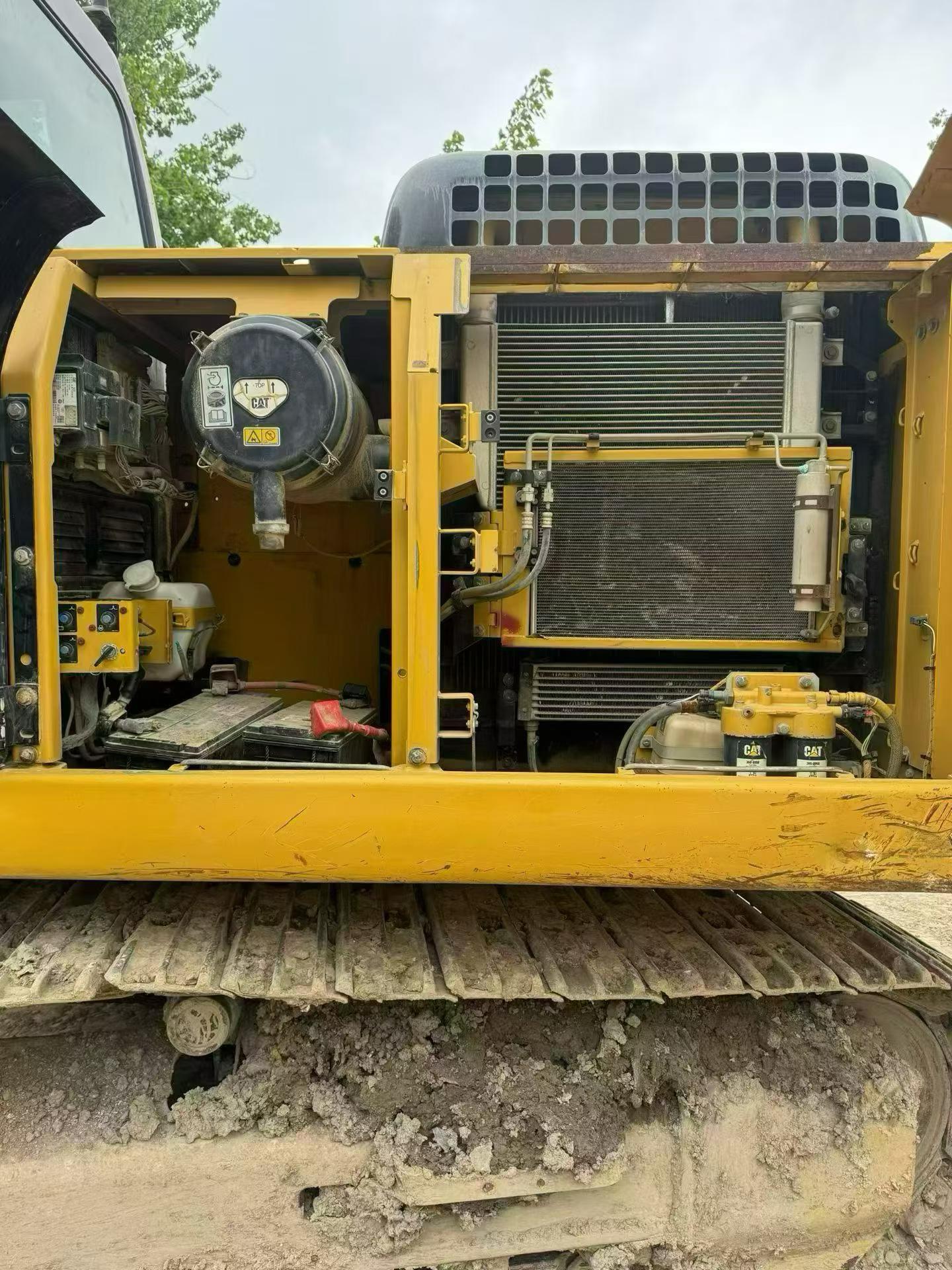 Buy Caterpillar 323D2L Used Excavator / 4