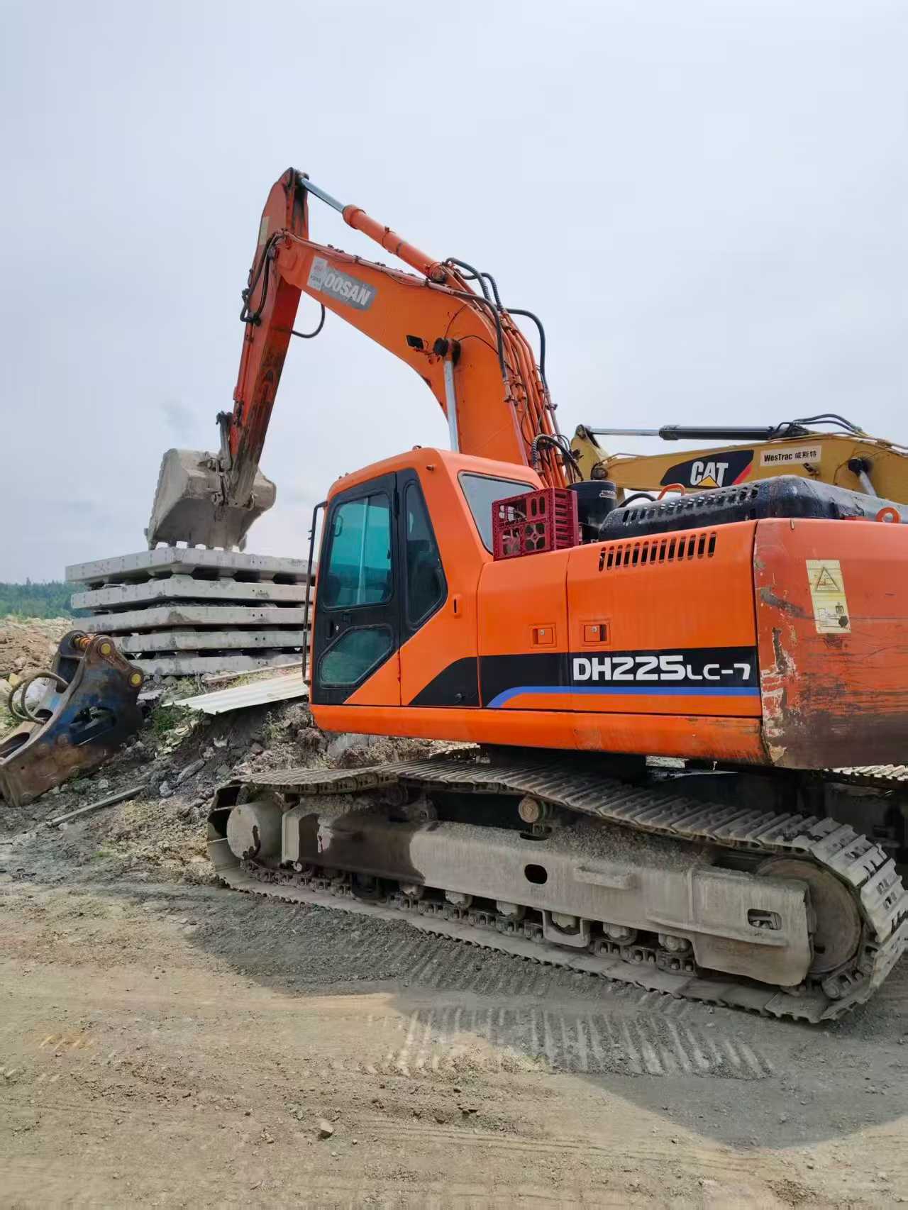 Buy Doosan DH225-7 Used Excavator / 2