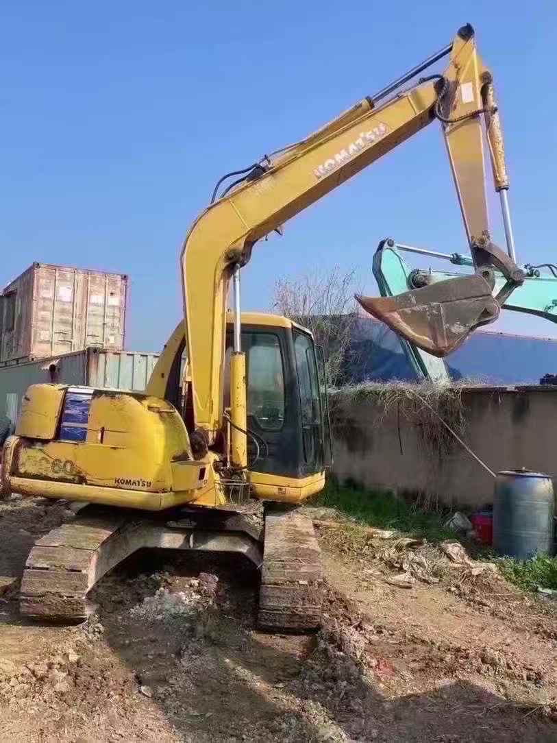 Buy Komatsu PC60-7 Used Excavator / 4