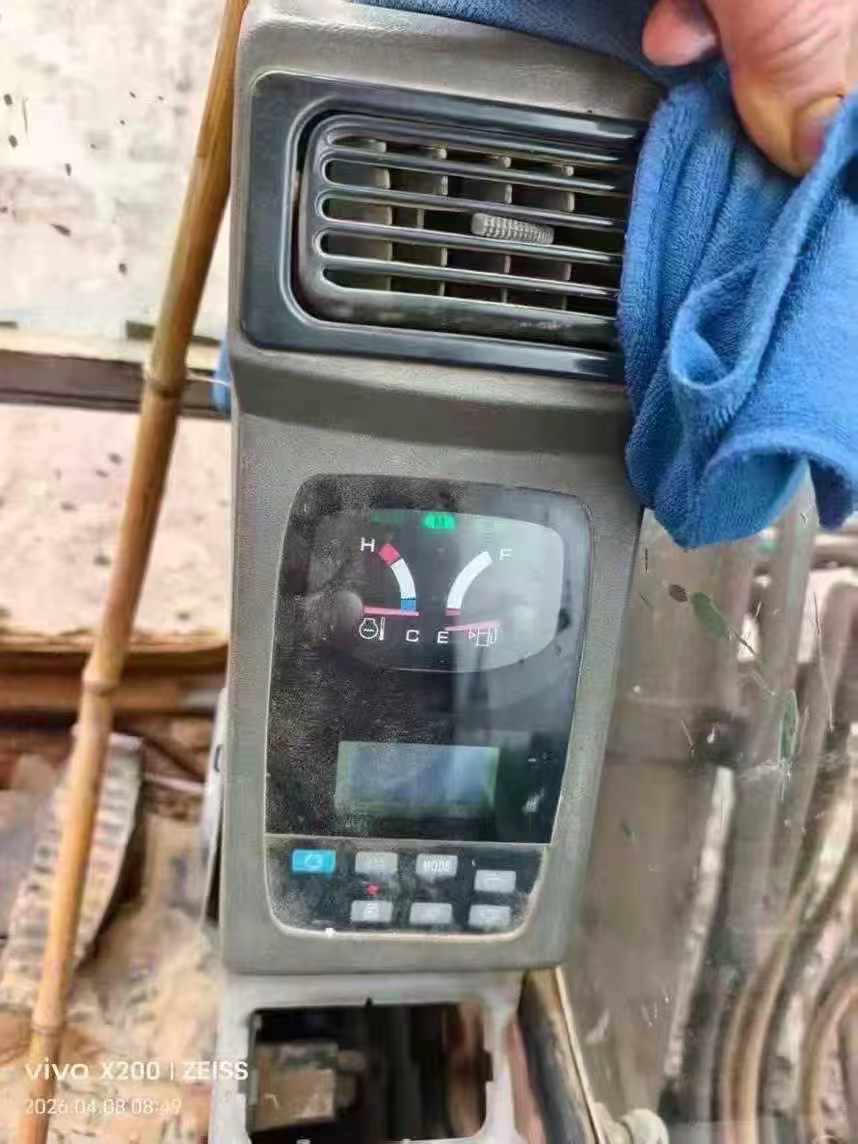 Buy Kobelco SK200 Used Excavator / 6