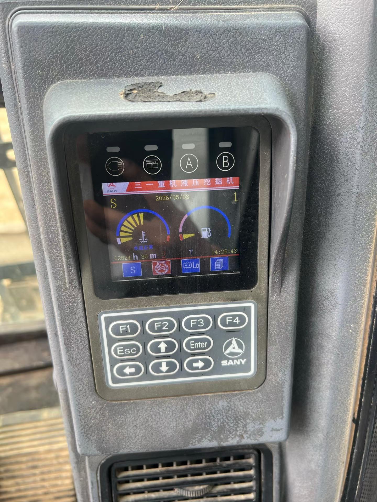 شراء حفارة Sany SY95C مستعملة / 8