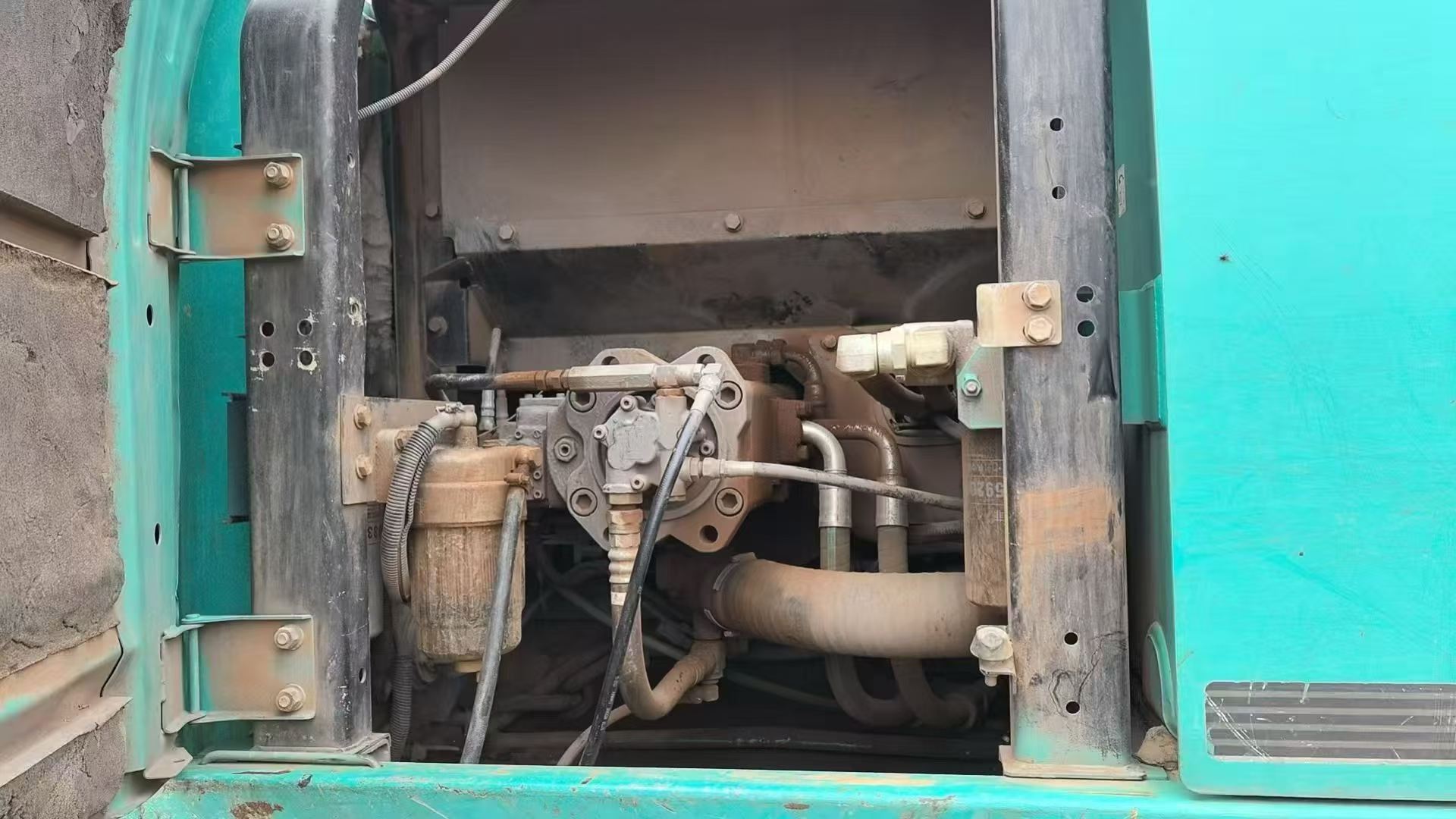 Buy Kobelco SK200-2 Used Excavator / 4