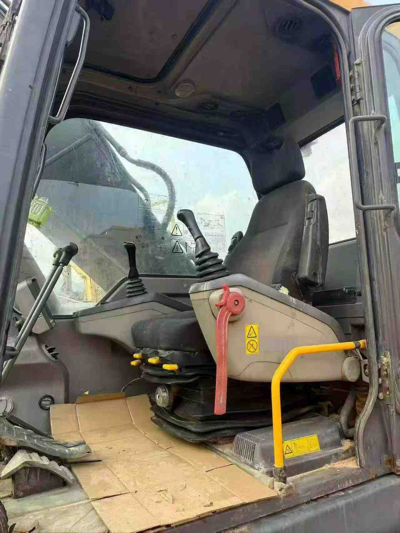 Buy Volvo EC210D Used Excavator / 4
