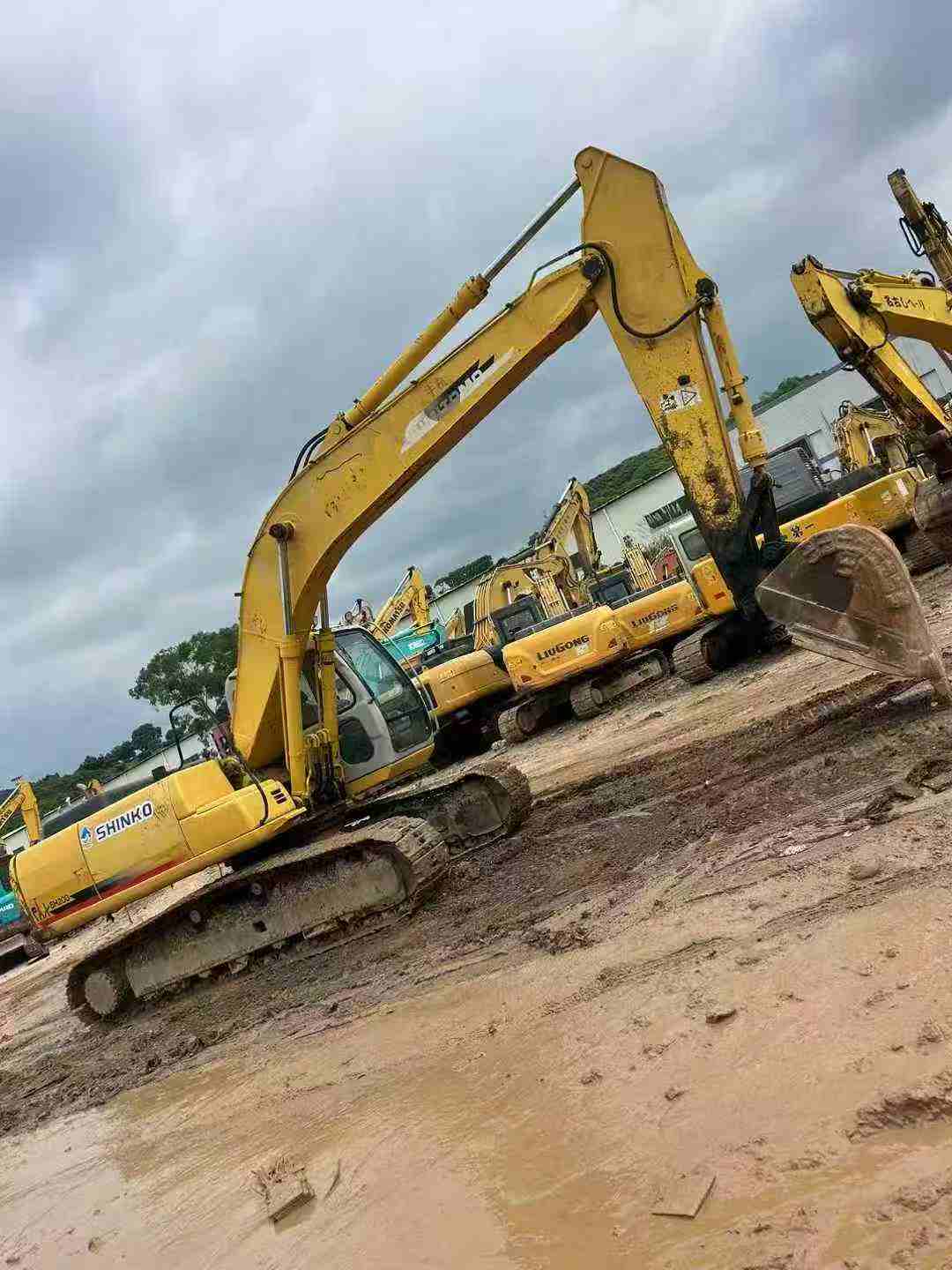 شراء حفارة Sumitomo SH200A3 مستعملة / 3
