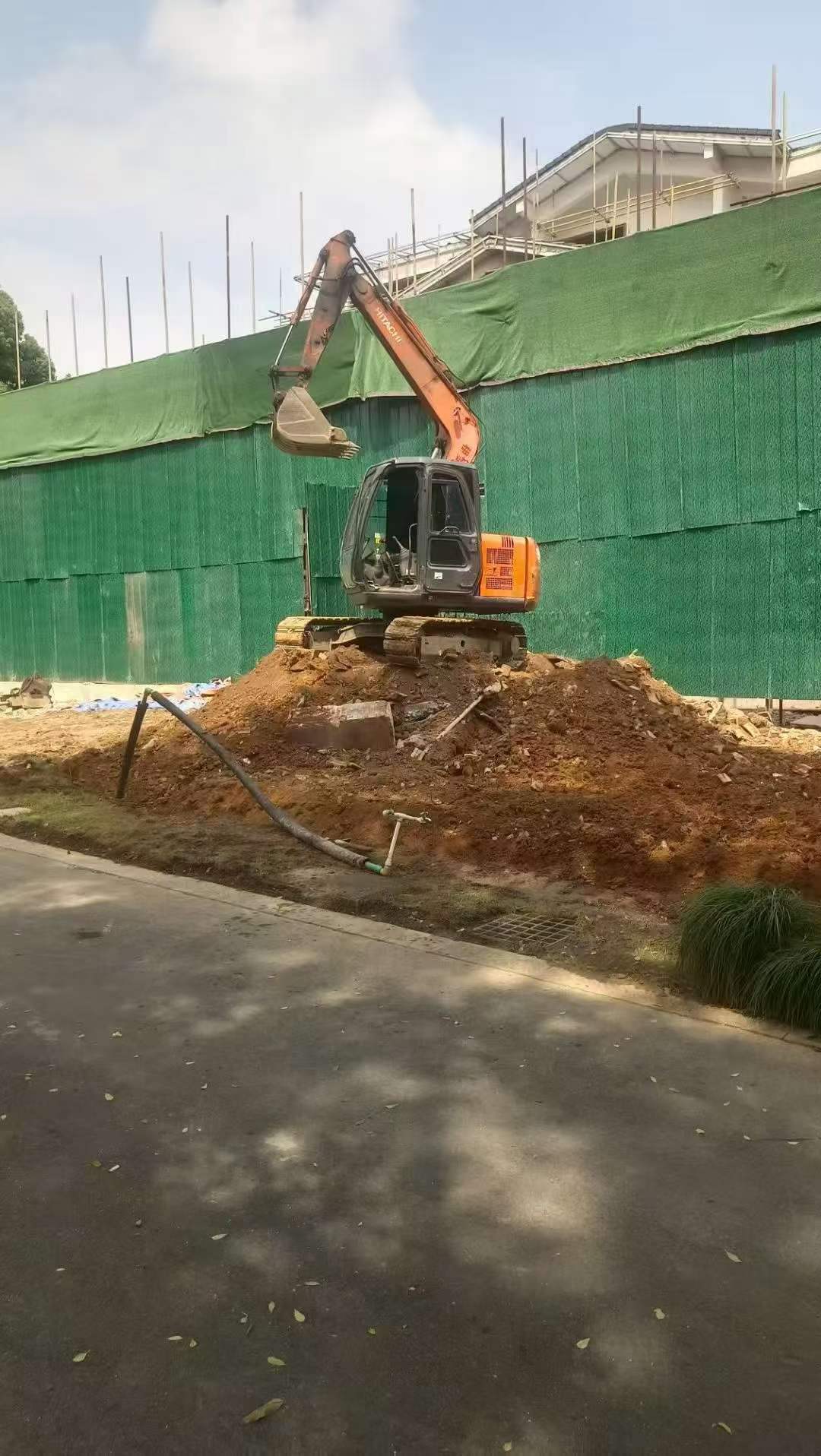شراء حفارة Hitachi EX70 مستعملة / 2