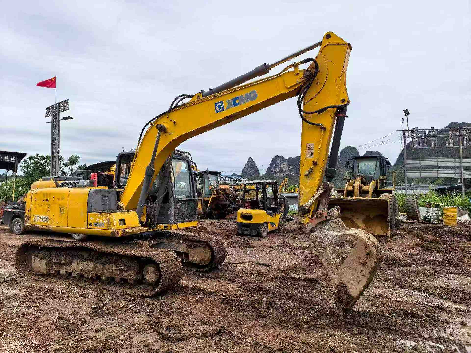 Buy XCMG XE150 Used Excavator / 2
