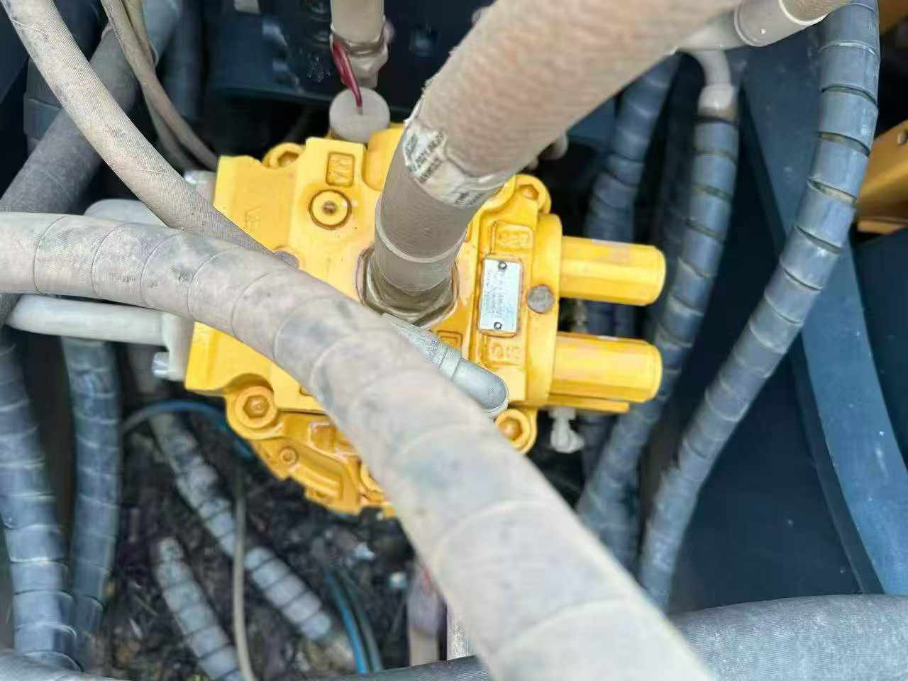 شراء حفارة Hyundai R205VS مستعملة / 3