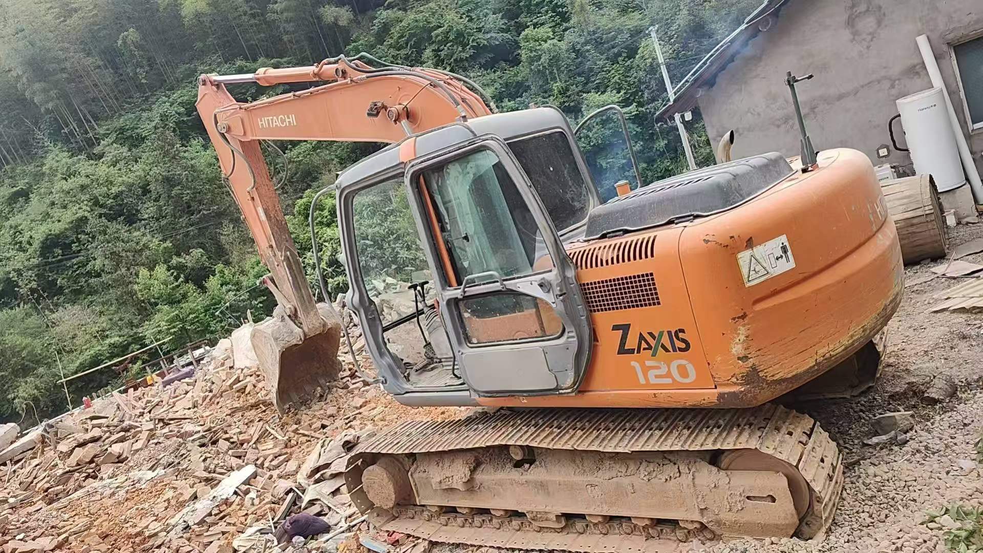 Купить Подержанный Экскаватор Hitachi EX120-6 / 3