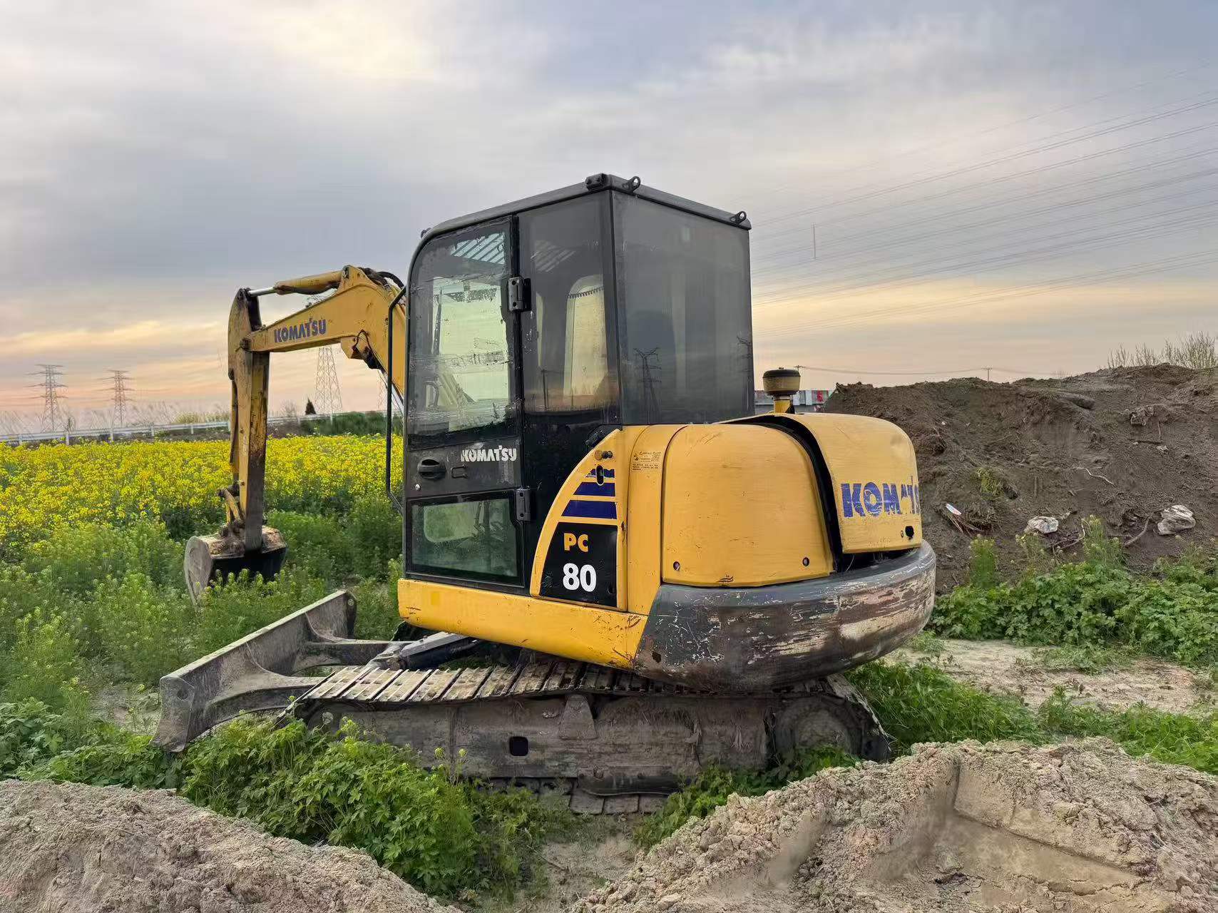 Buy Komatsu PC56-7 Used Excavator / 2