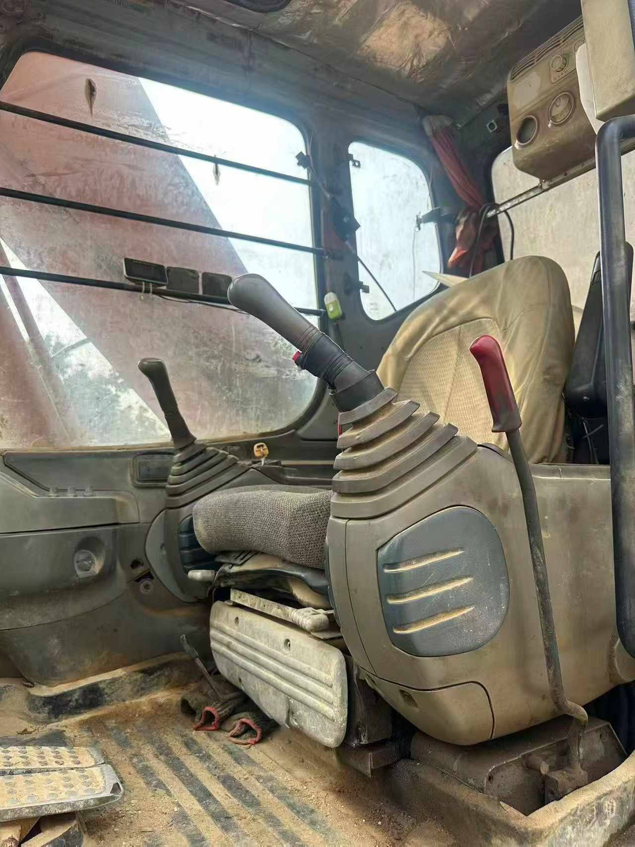 Buy Hitachi EX200-5 Used Excavator / 6