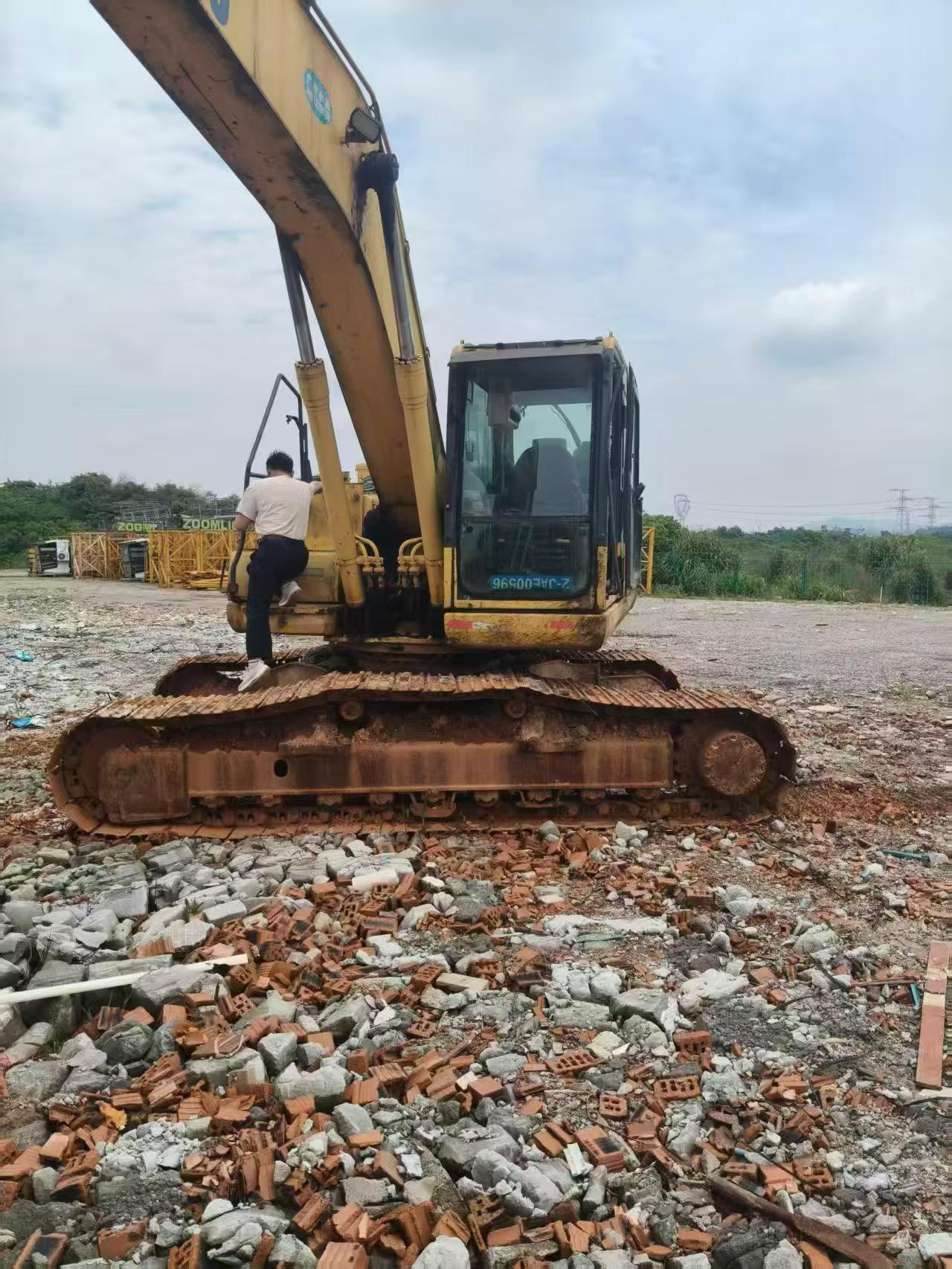 Buy Komatsu HB215LC-1 Used Excavator / 9