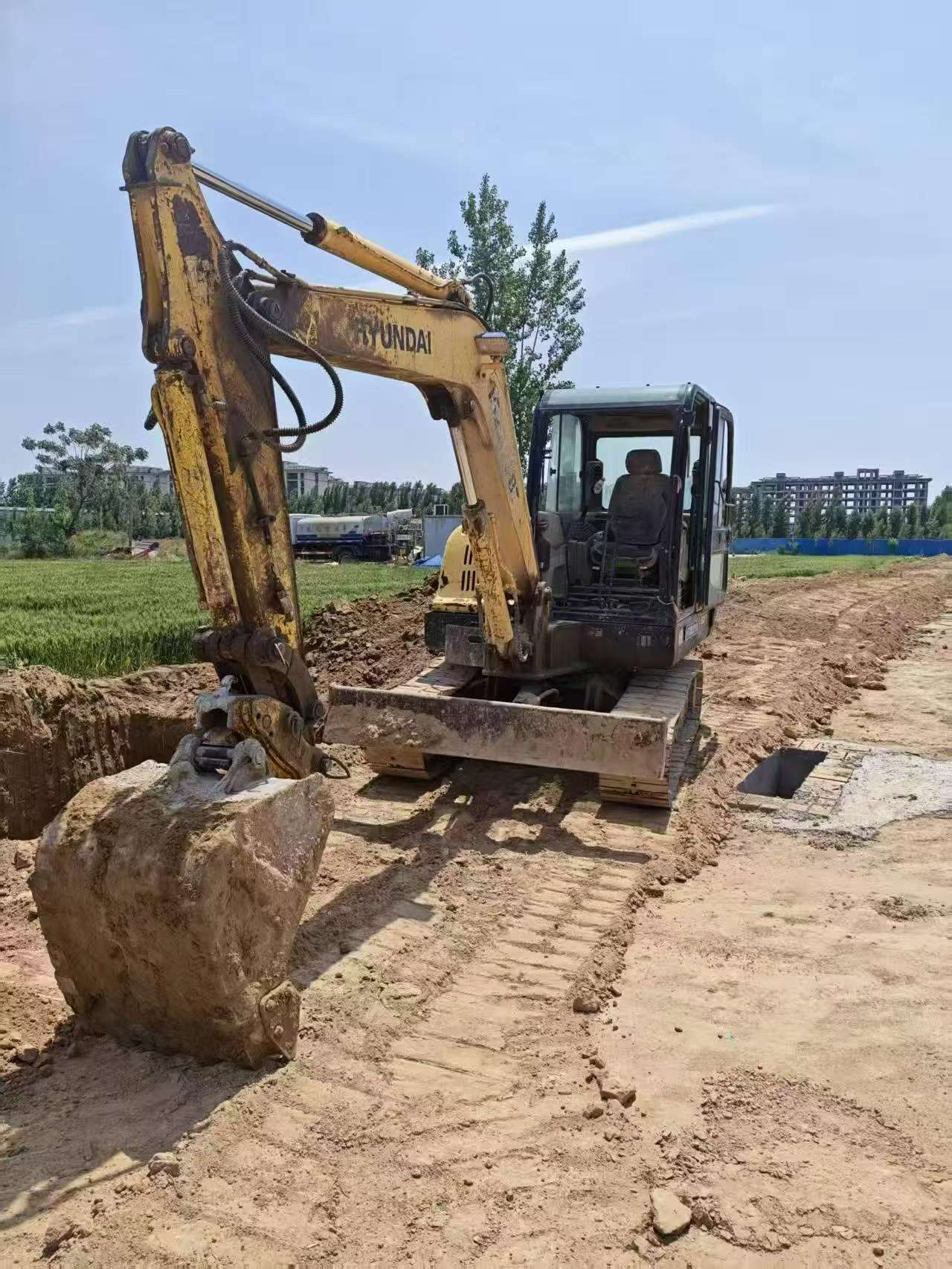 Compre Excavadora Hyundai HX60 Usada / 3