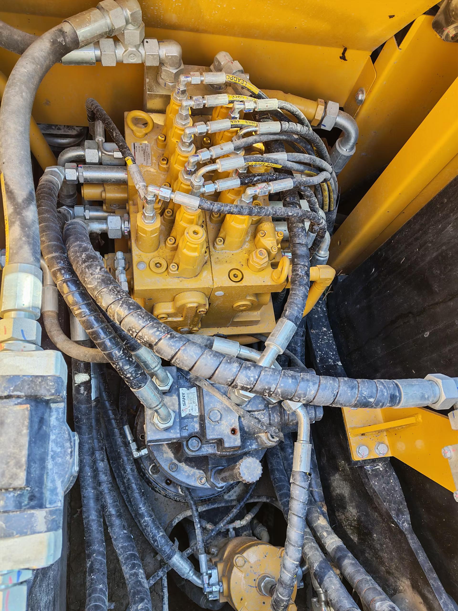 شراء حفارة Sany SY135 مستعملة / 4