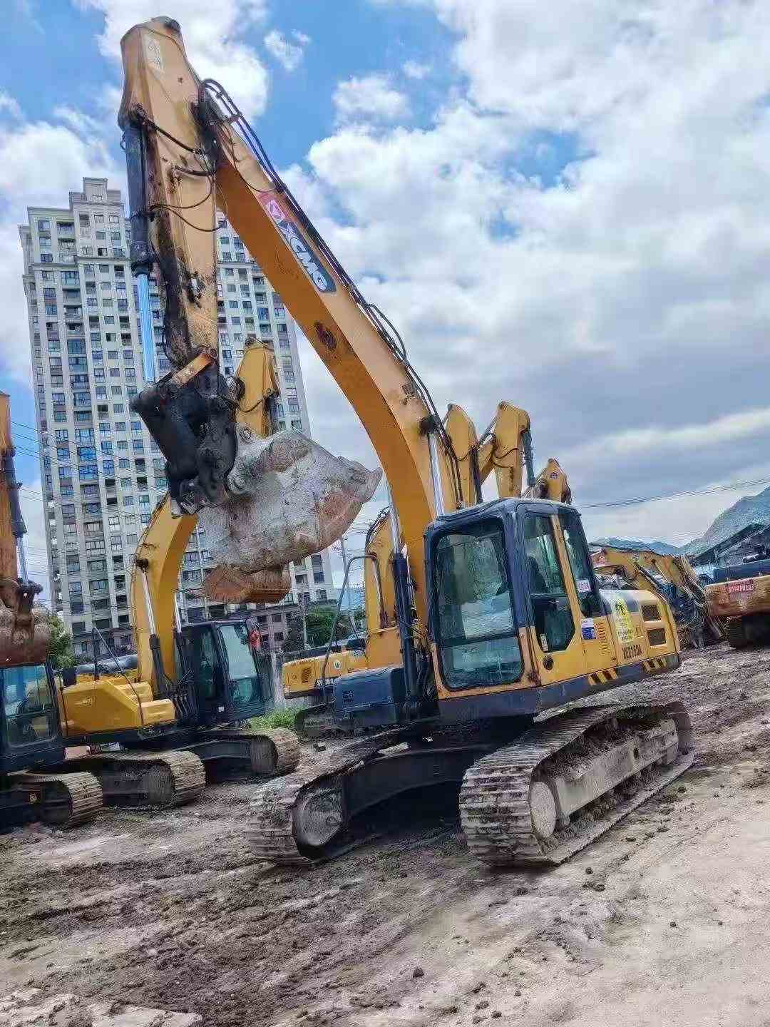 Buy XCMG XE215D Used Excavator / 2