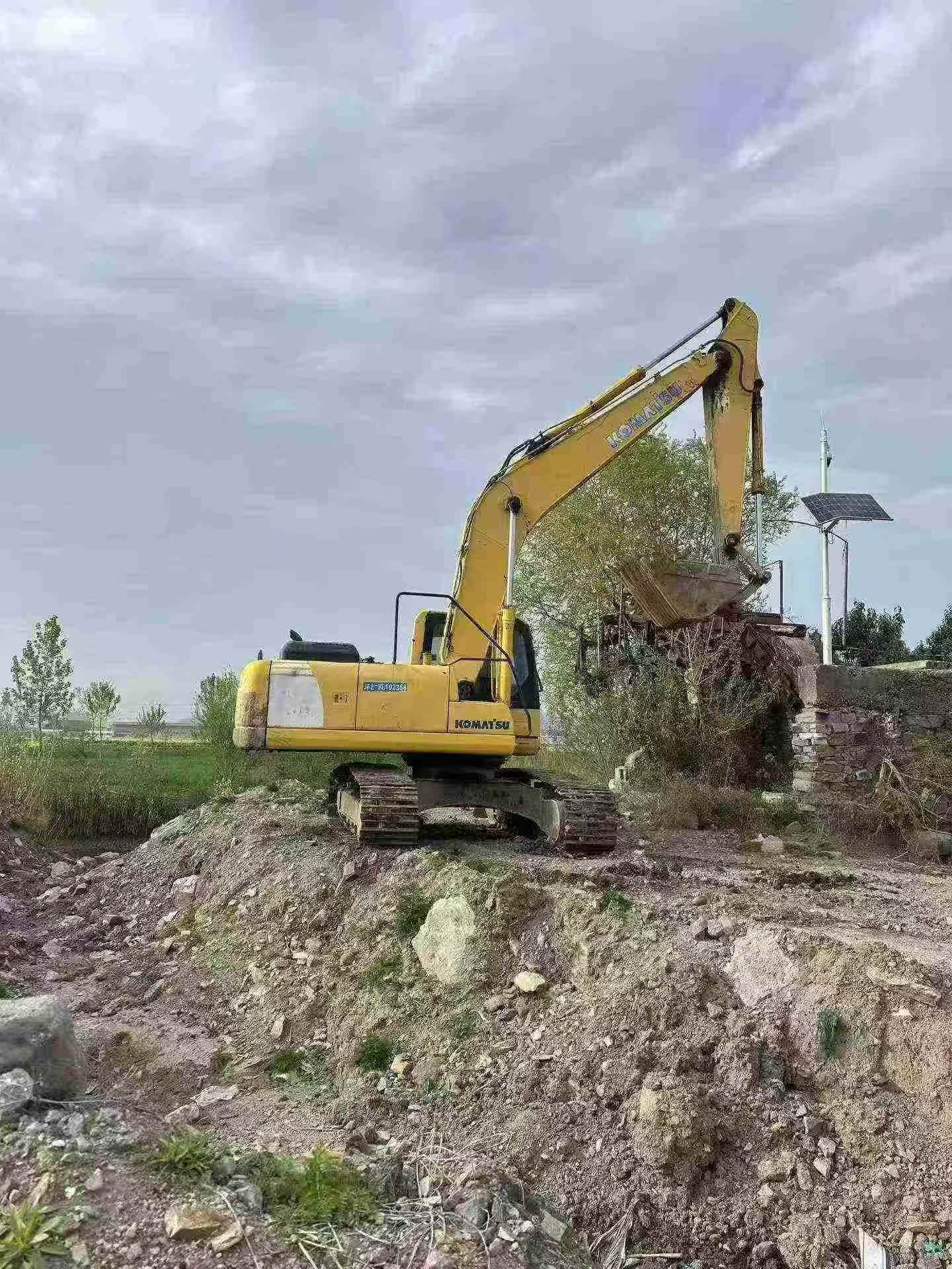 Buy Komatsu PC200-8 Used Excavator / 2