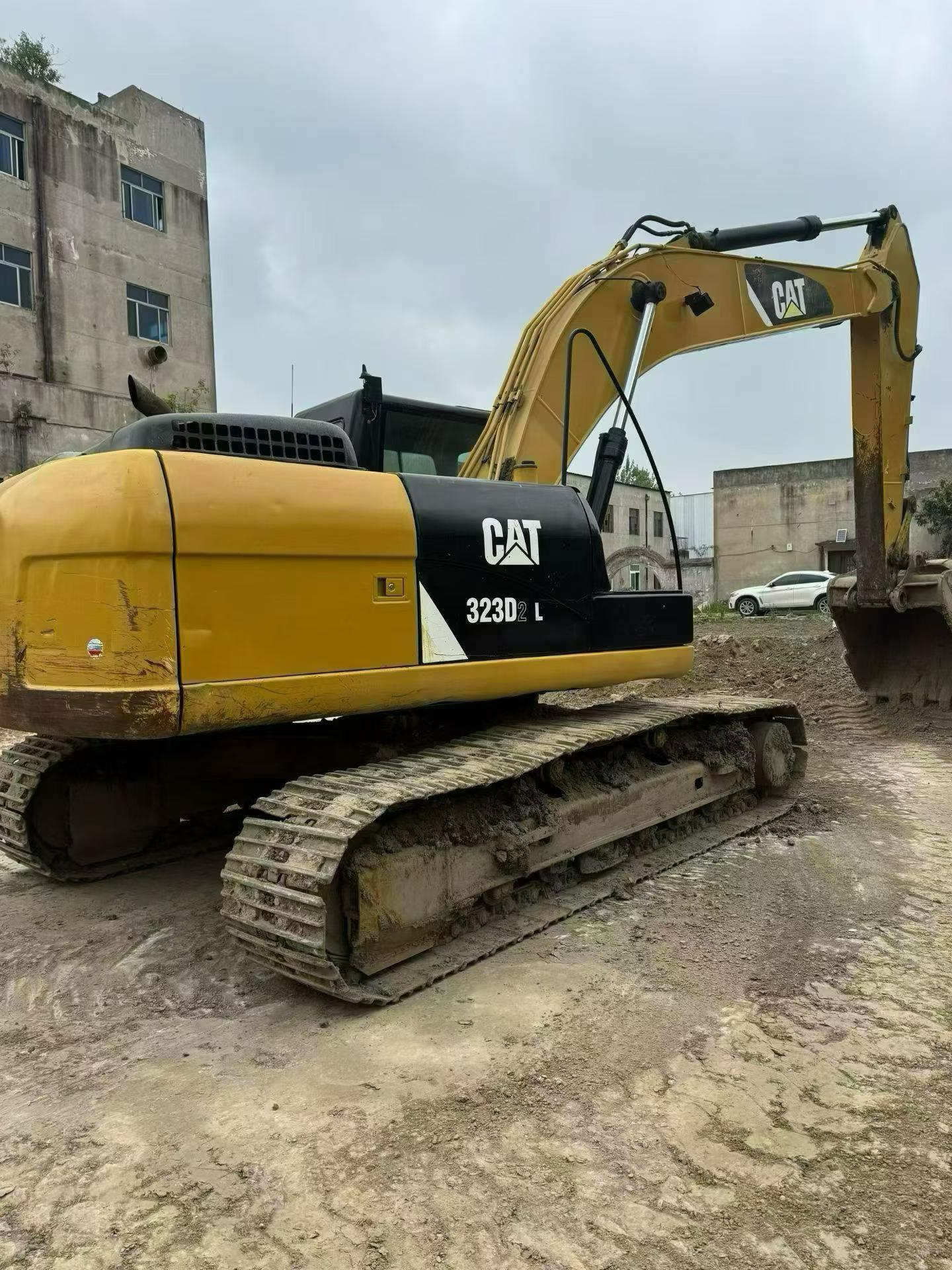 Buy Caterpillar 323D2L Used Excavator / 3