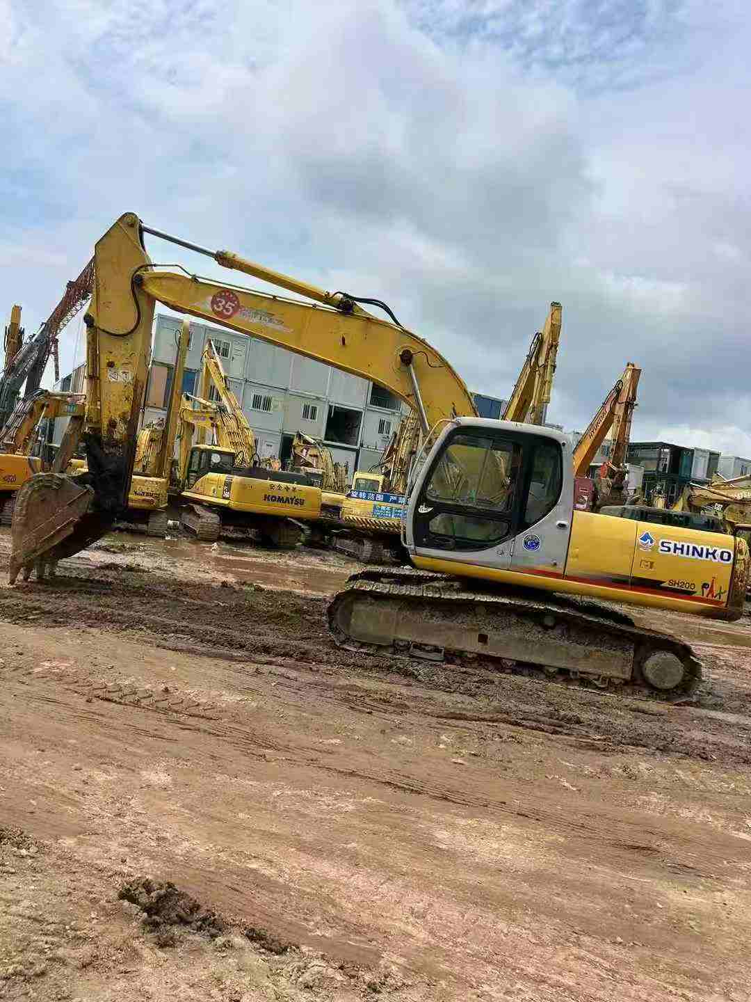 شراء حفارة Sumitomo SH200A3 مستعملة / 2