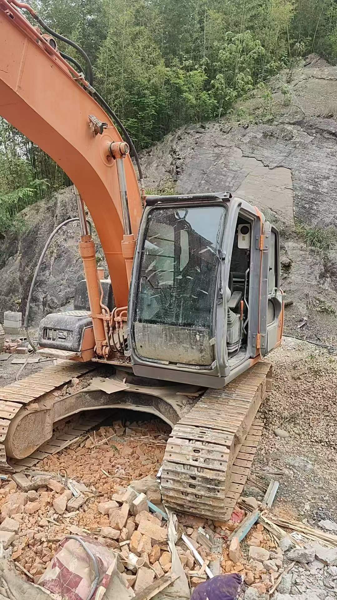 Купить Подержанный Экскаватор Hitachi EX120-6 / 4
