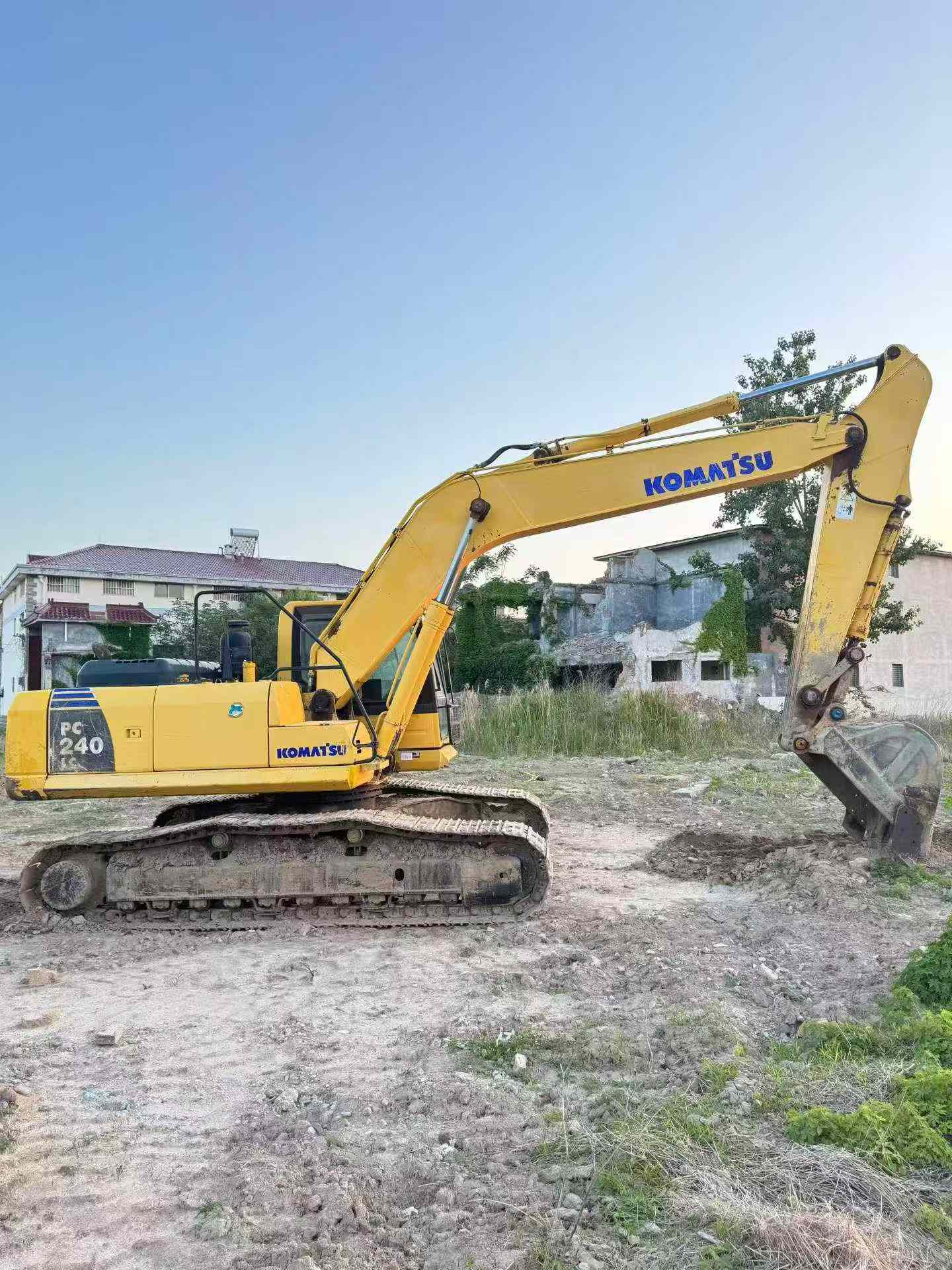 Buy Komatsu PC240-6 Used Excavator / 8