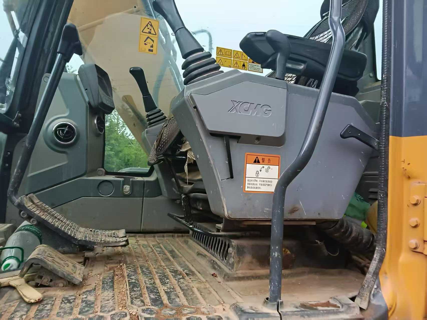 Buy XCMG XE135B Used Excavator / 8