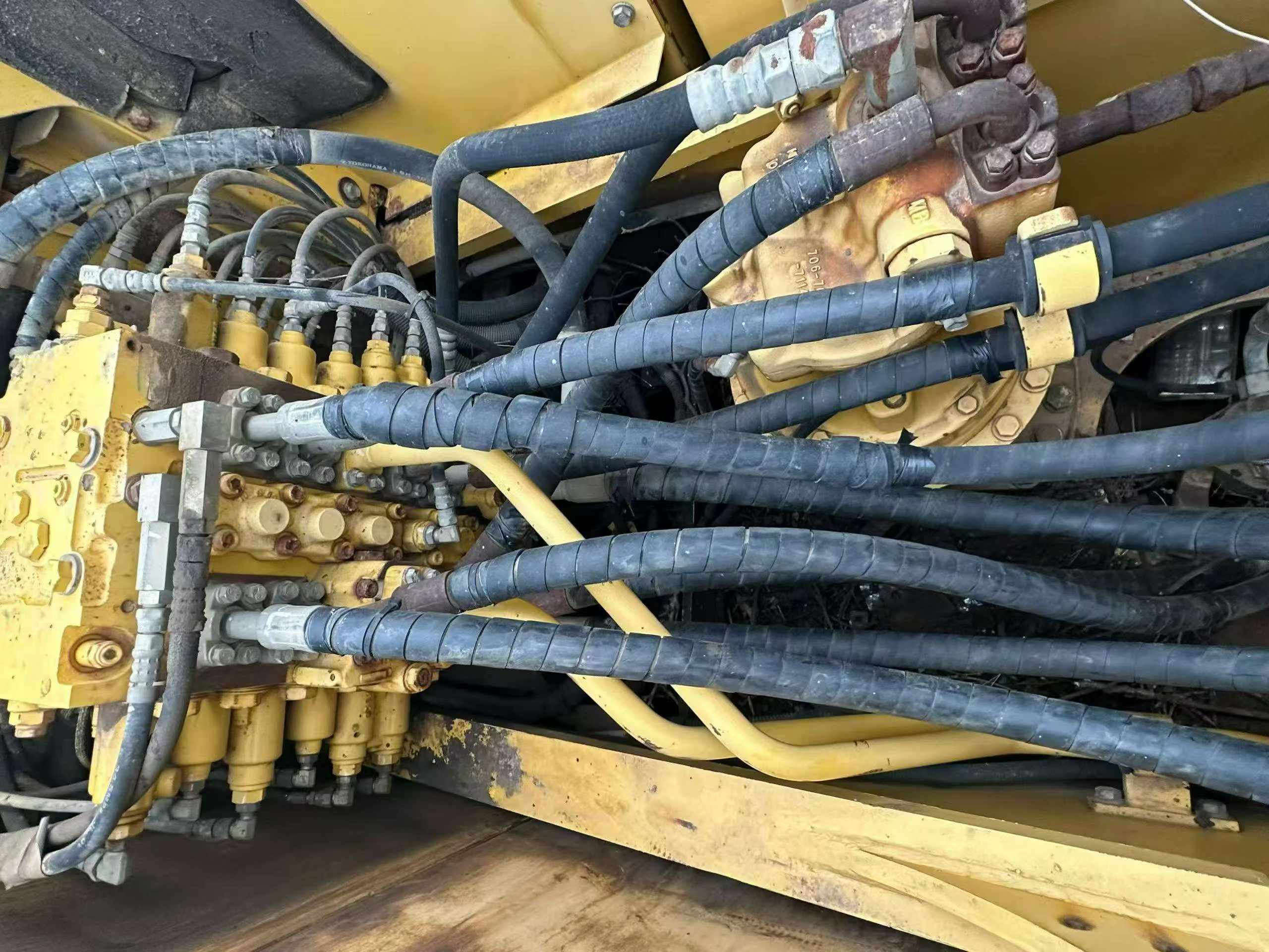 Buy Komatsu PC200-8 Used Excavator / 6